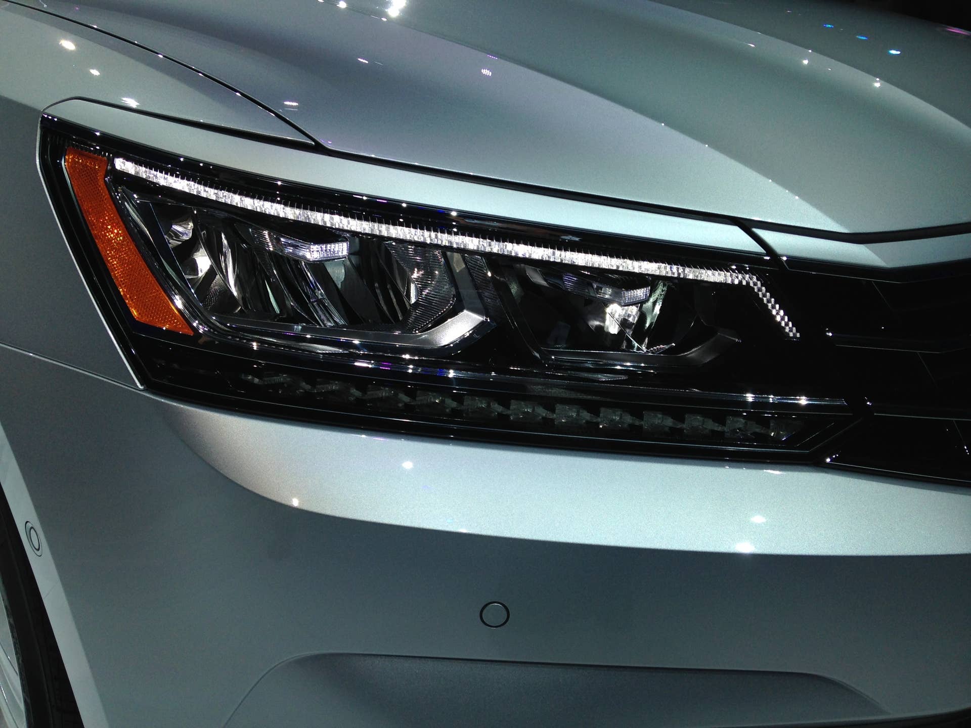 2016 vw passat headlight close up