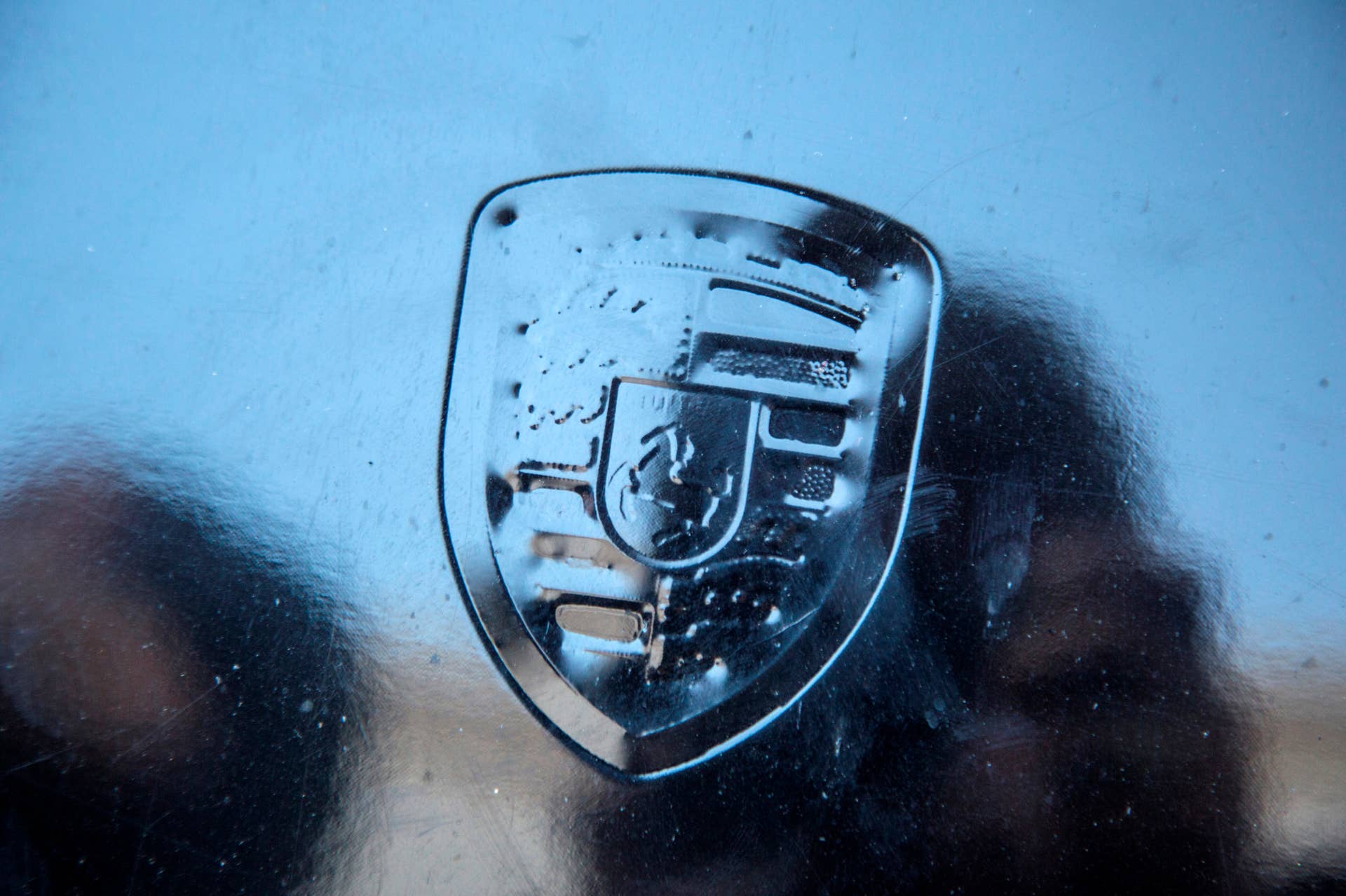 2017 Porsche 911 logo emblem