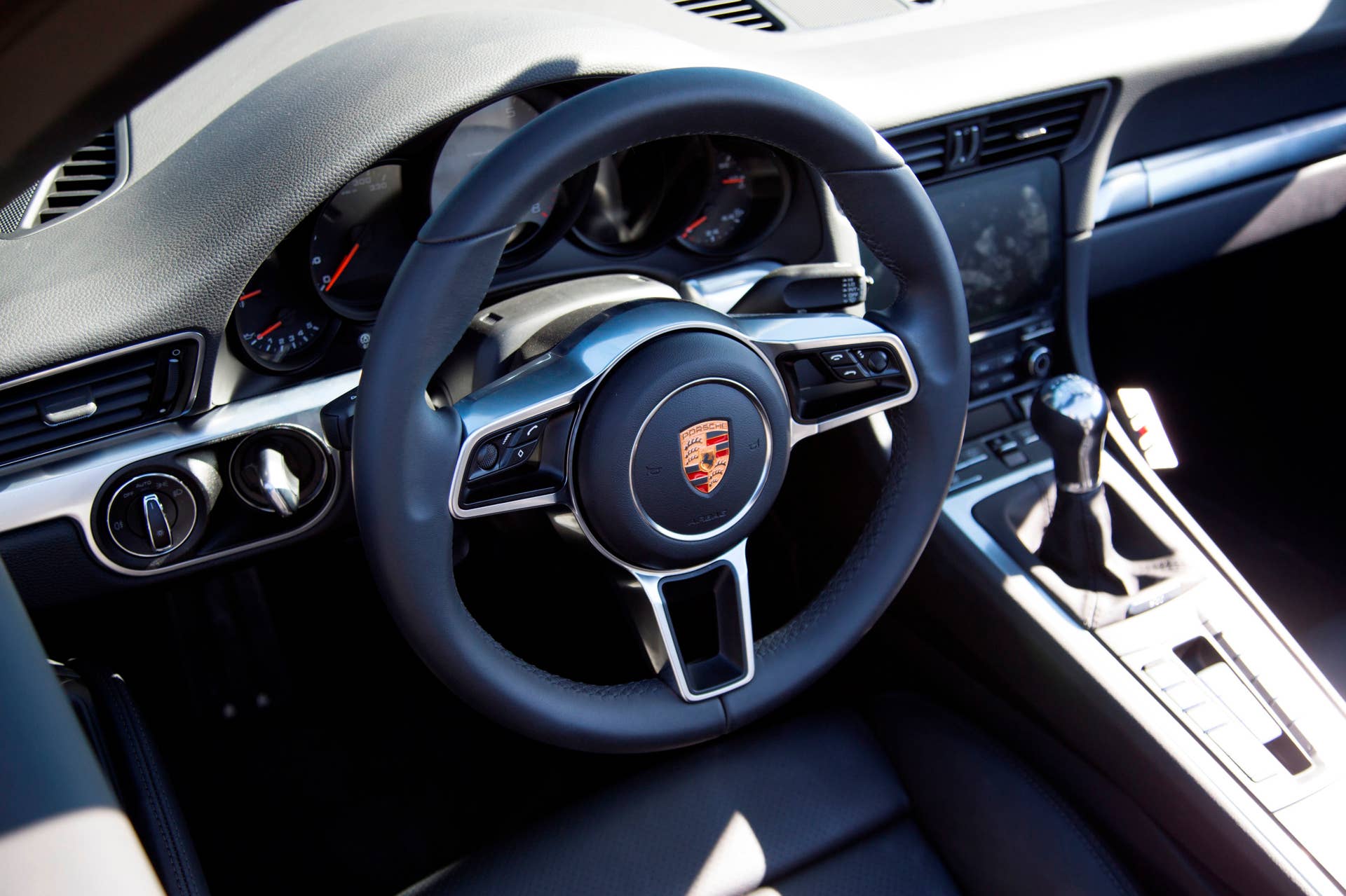 2017 Porsche 911 cockpit
