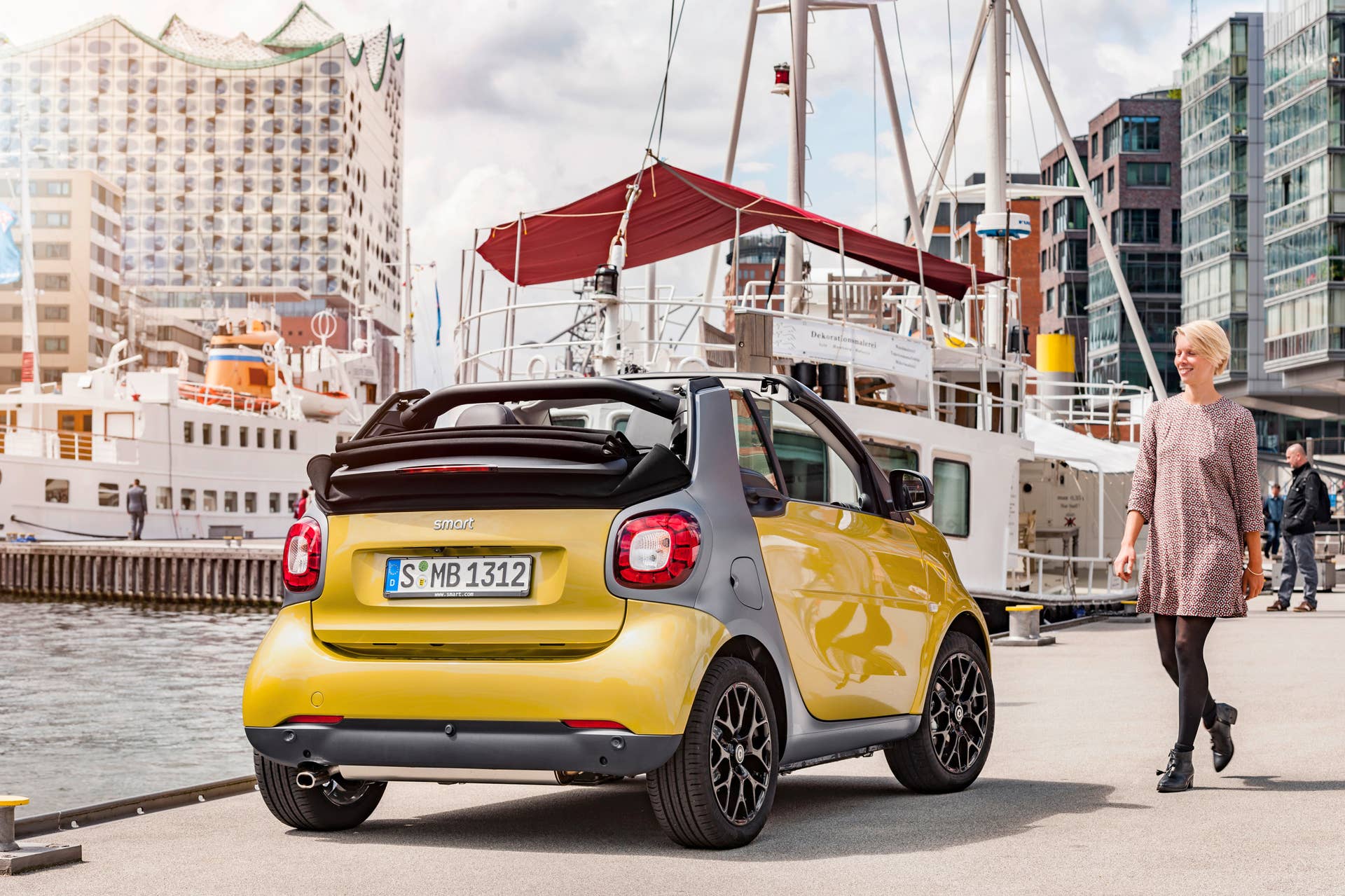 The 2016 Smart Fortwo Cabriolet, rear three-quarter static.