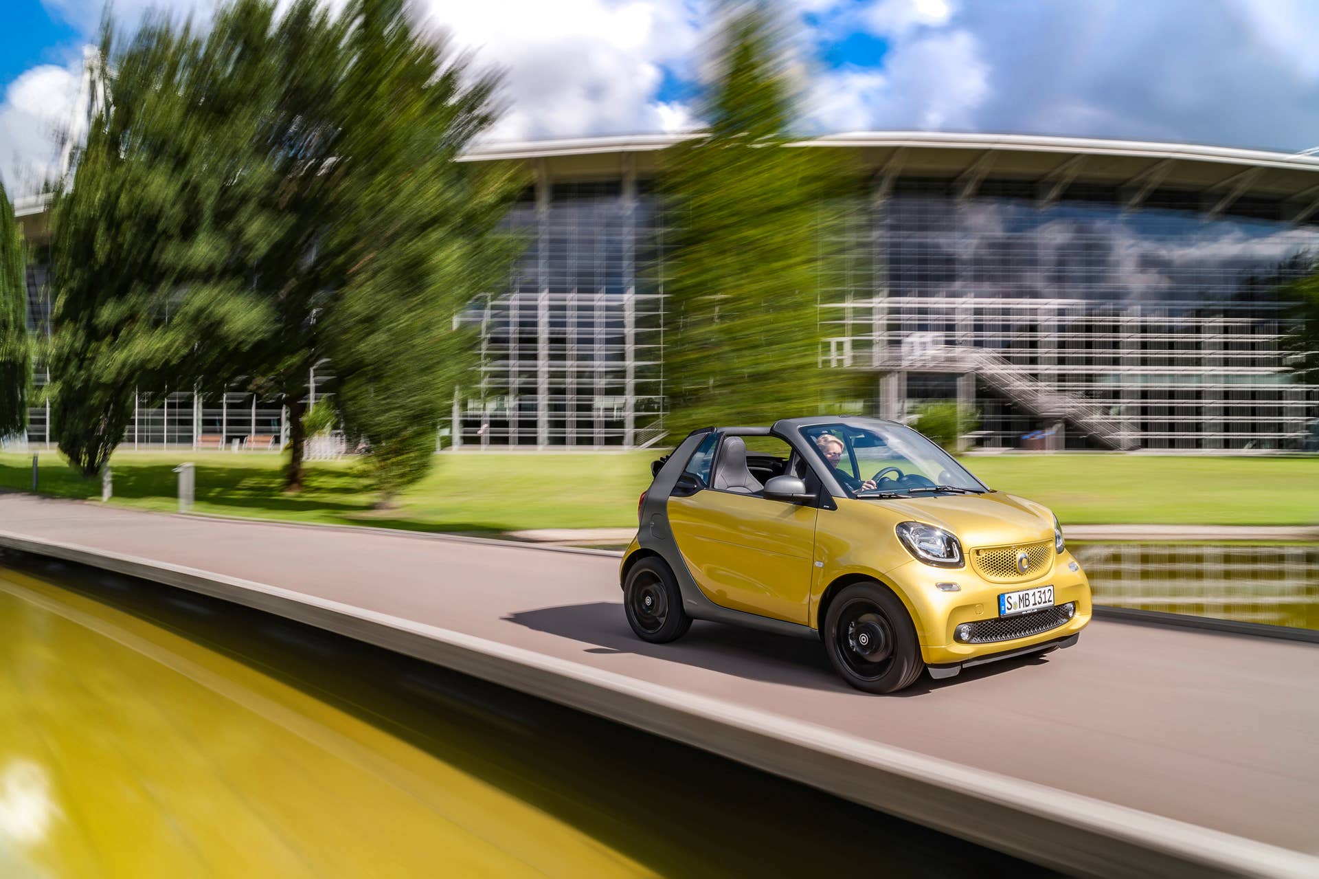 The 2016 Smart Fortwo Cabriolet, front three-quarter near park.