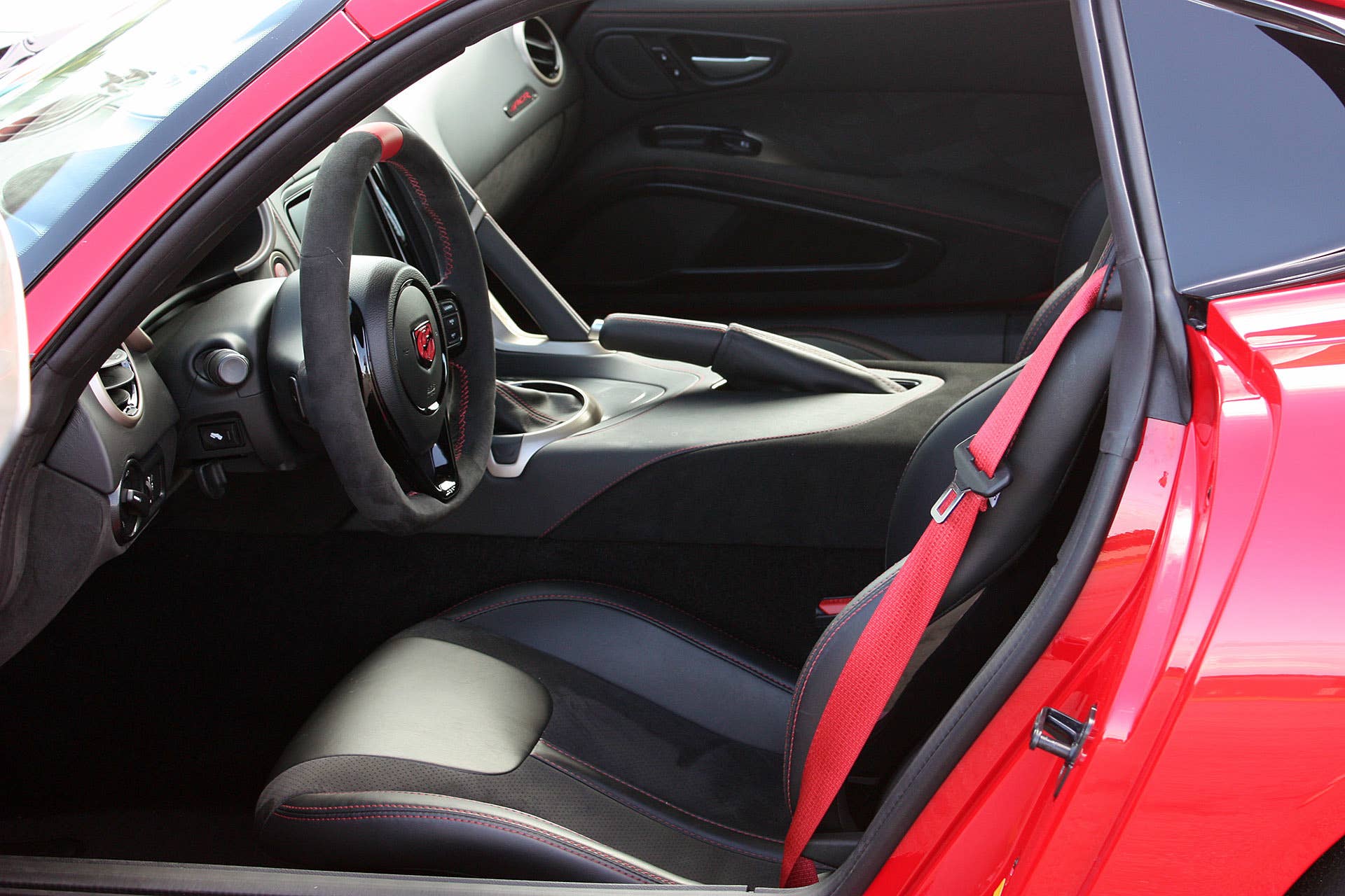 2016 Dodge Viper ACR interior