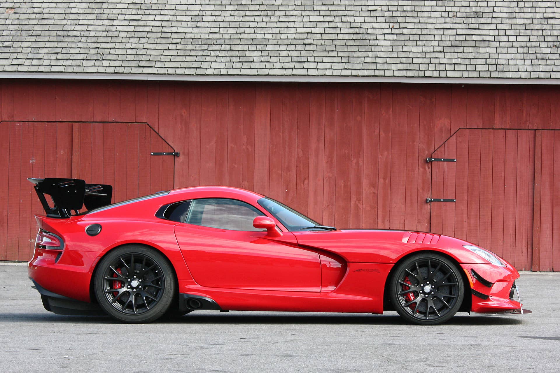 2016 Dodge Viper ACR side view