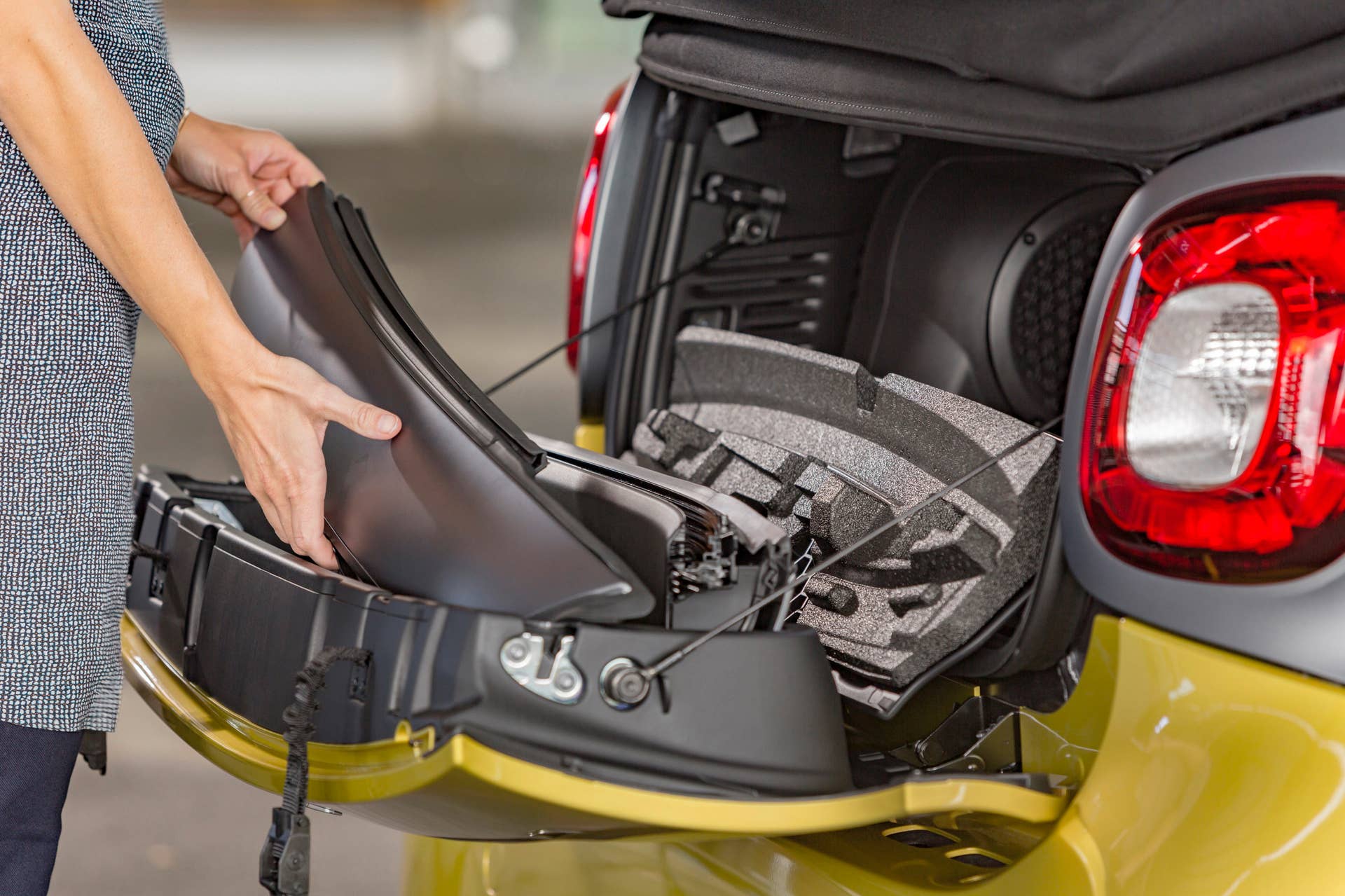 The 2016 Smart Fortwo Cabriolet, soft stop stowage.