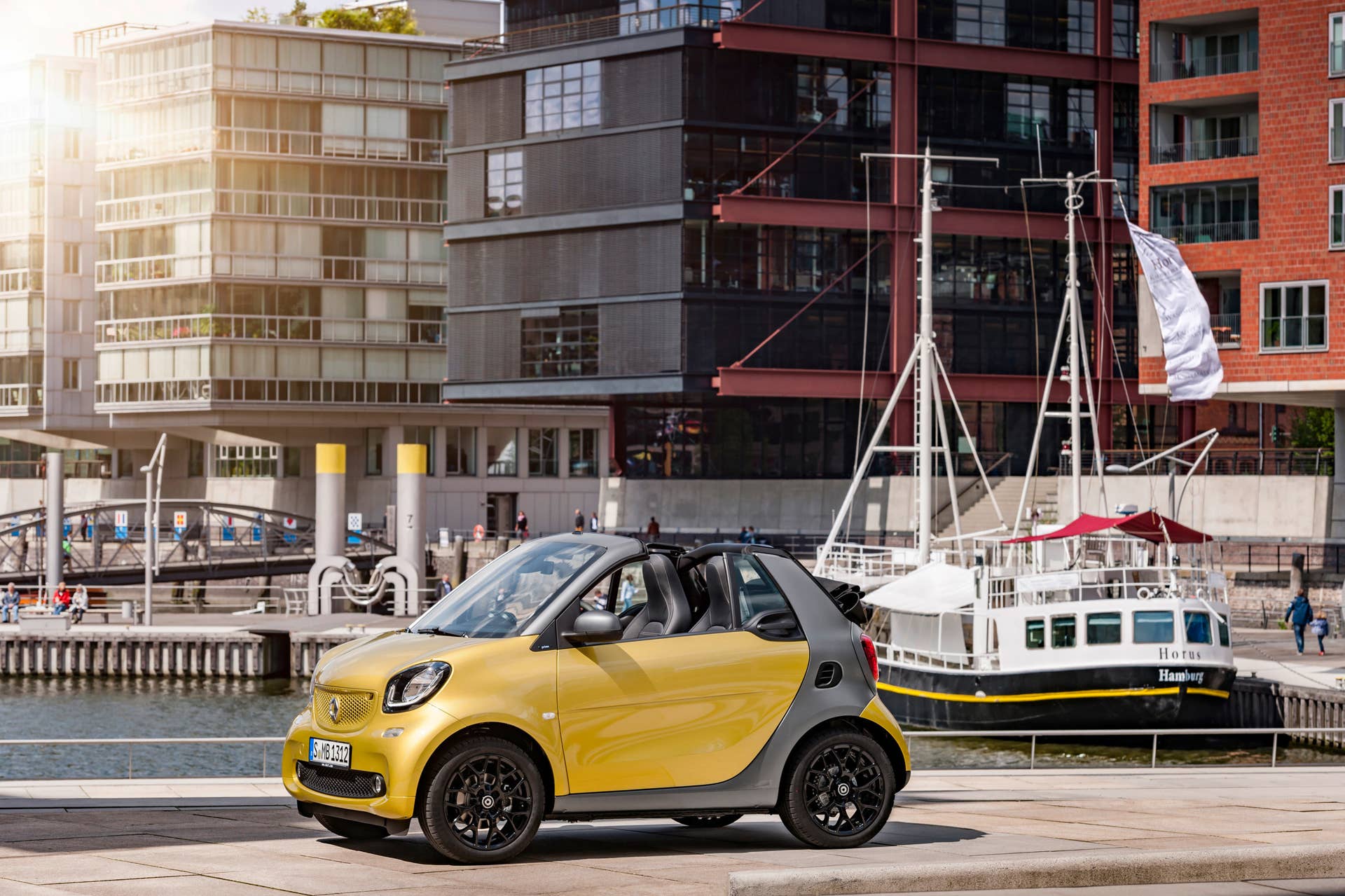 The 2016 Smart Fortwo Cabriolet, front three-quarter static.