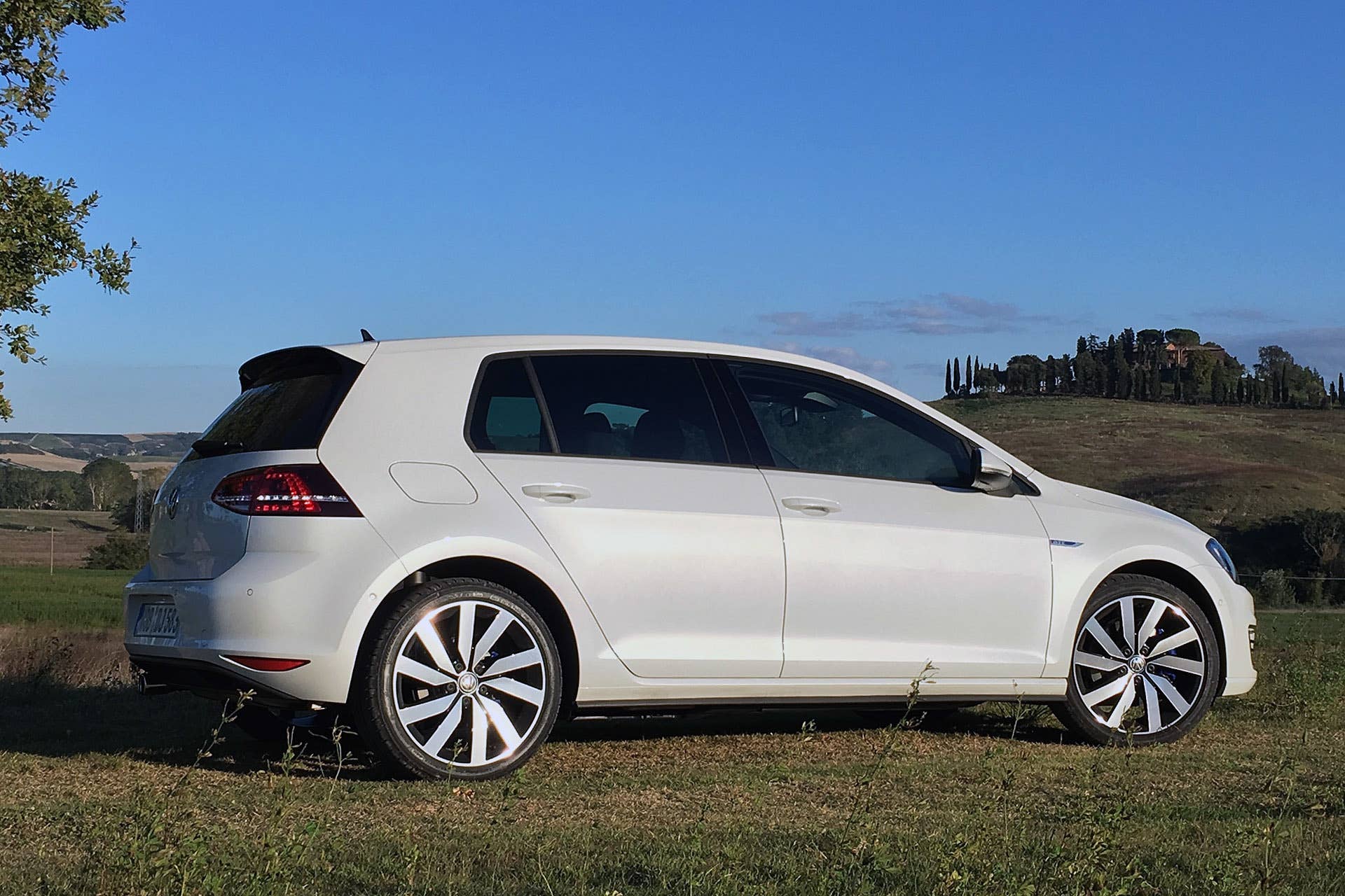 2016 Volkswagen Golf GTE rear 3/4 view