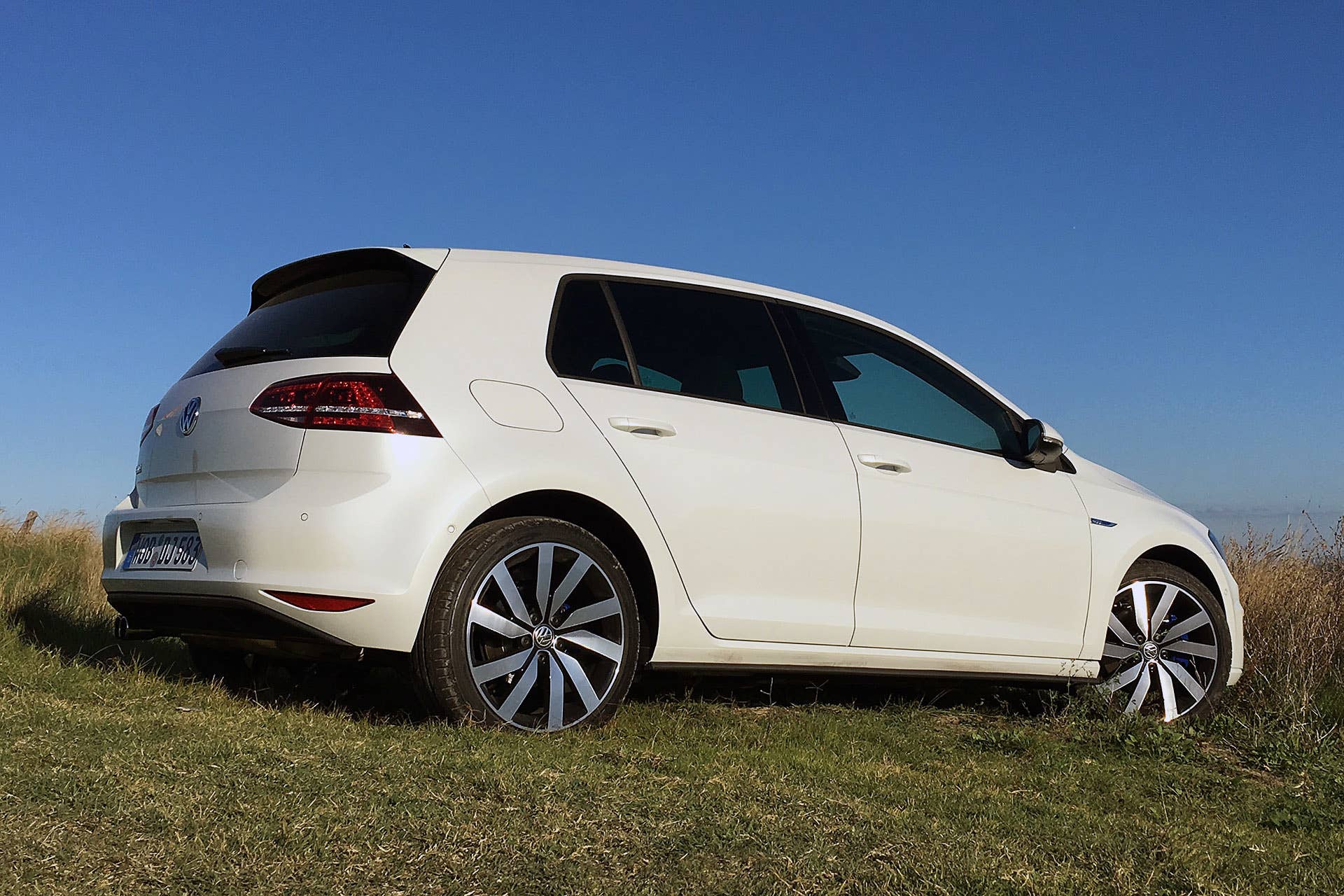 2016 Volkswagen Golf GTE rear 3/4 view