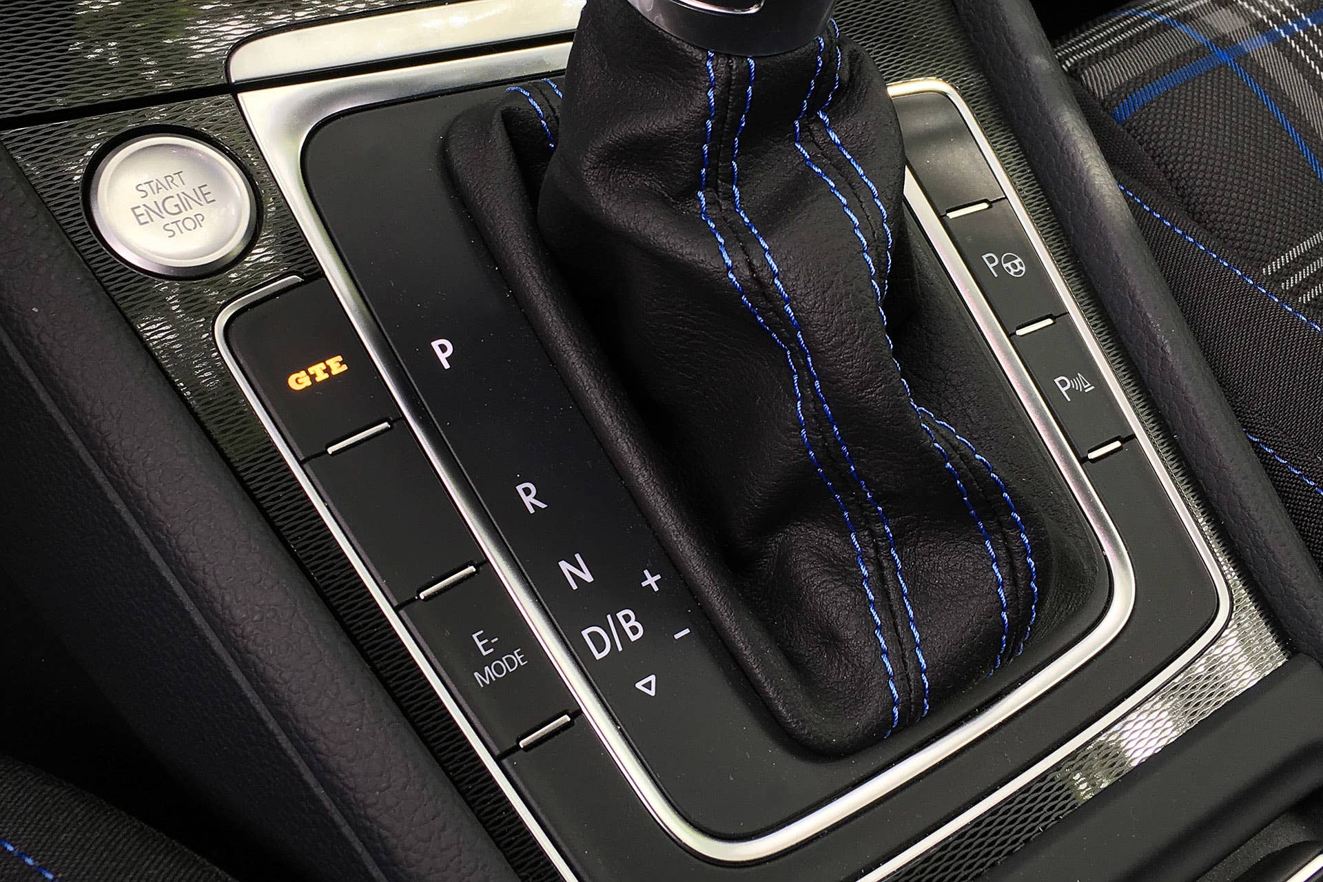 2016 Volkswagen Golf GTE shifter