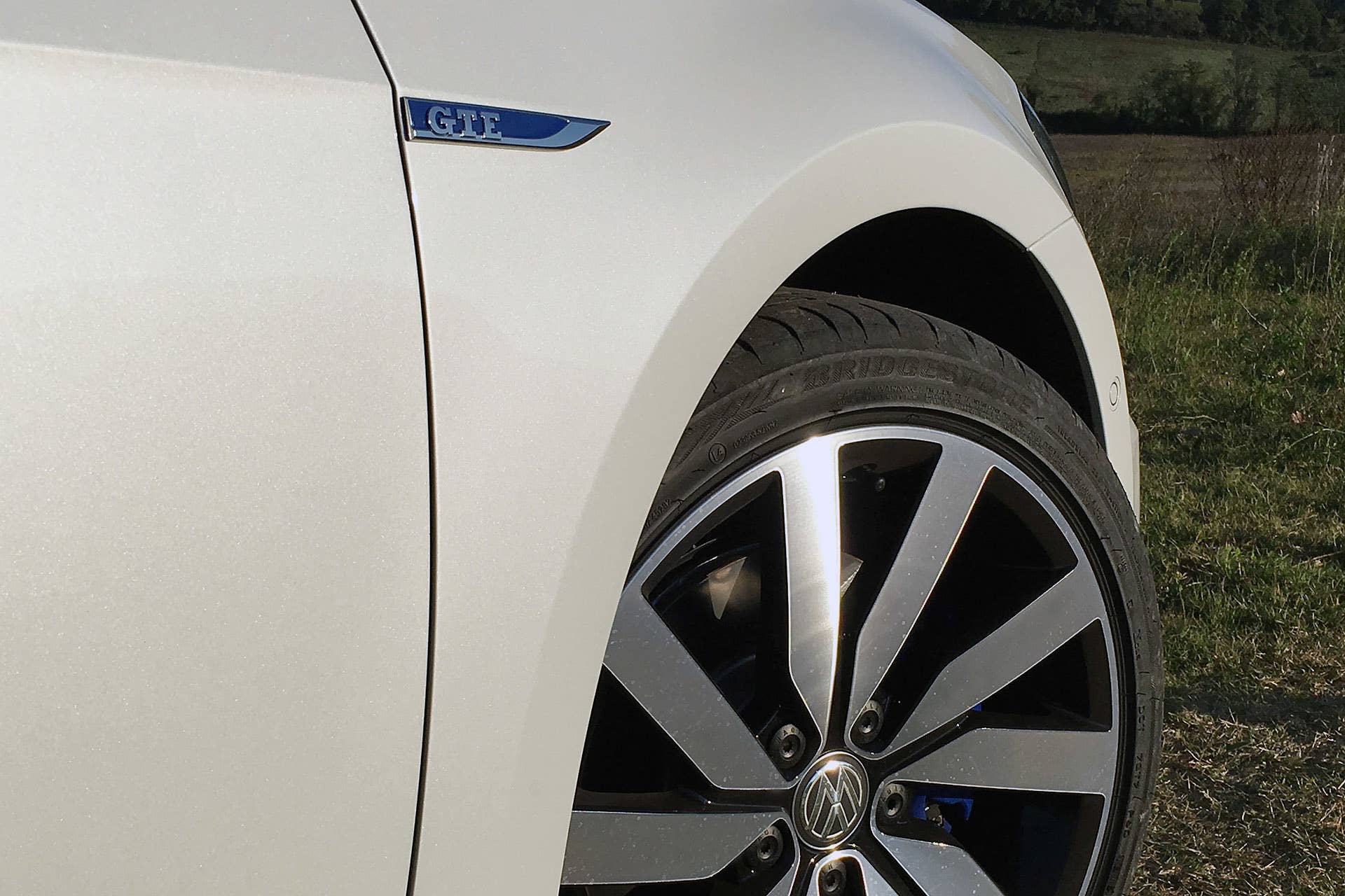 2016 Volkswagen Golf GTE side detail