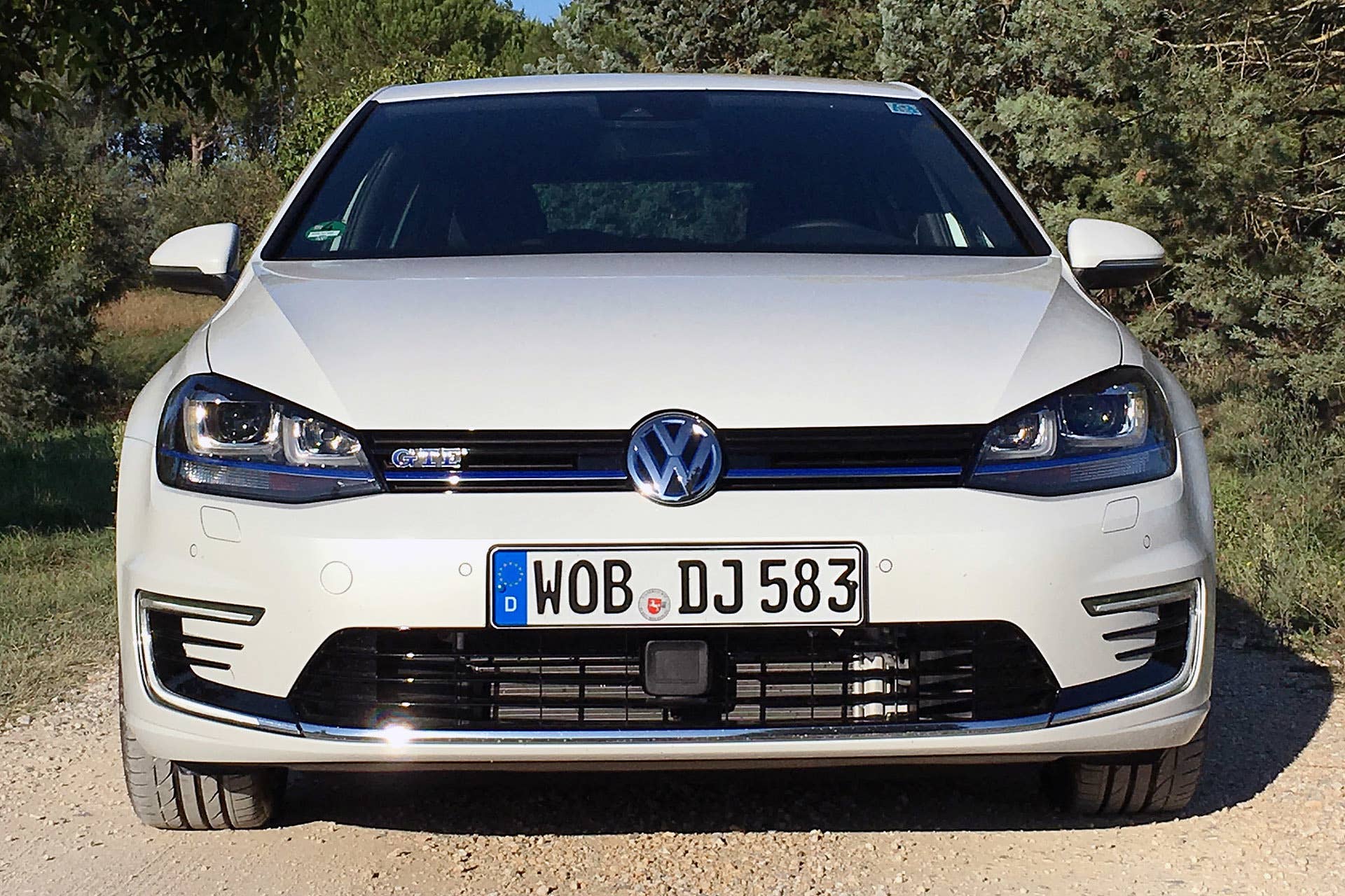 2016 Volkswagen Golf GTE front view