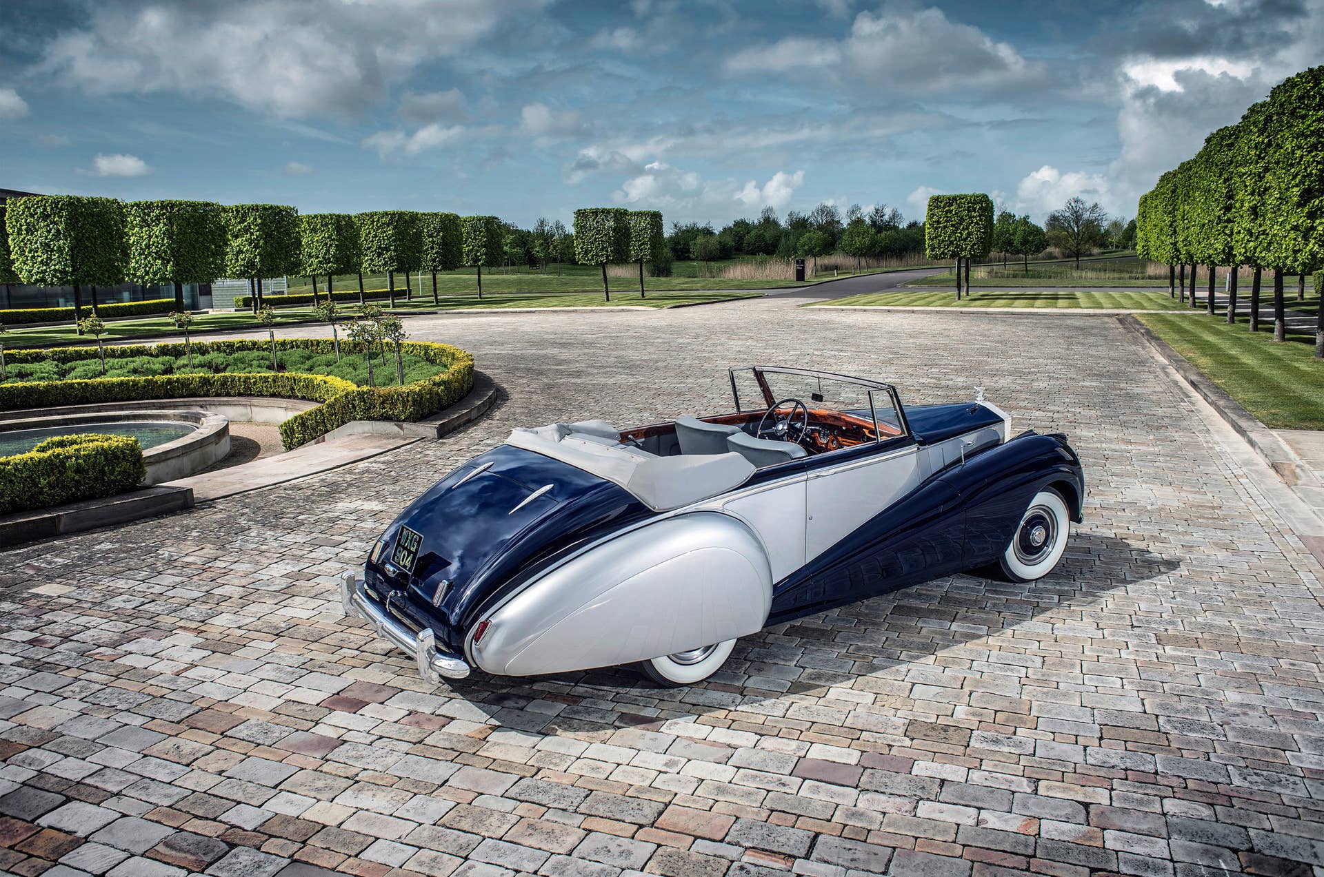 1952 Rolls-Royce Silver Dawn rear 3/4