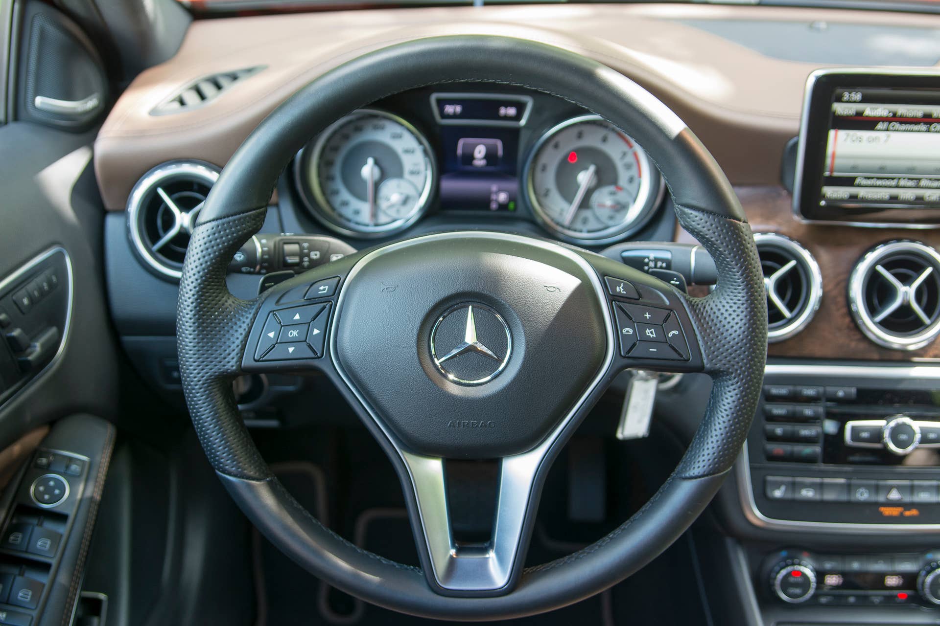 mercedes gla steering wheel dash wood leather