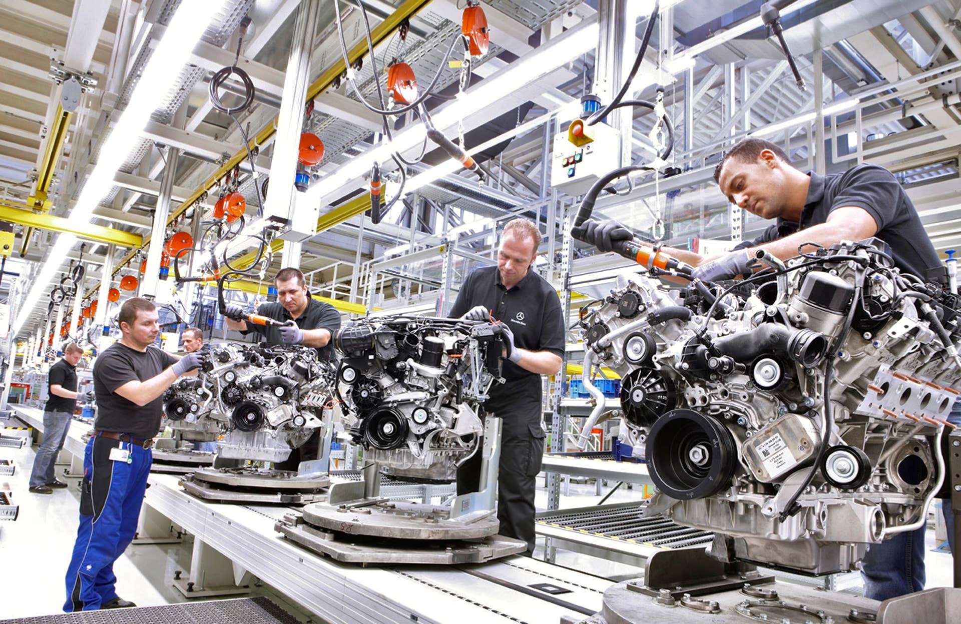 Die neue 6 - und 8 Zylinder Motorengeneration 2010