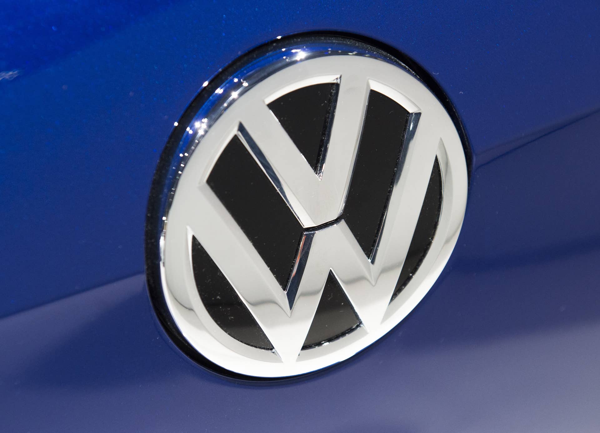 The Volkswagen logo is seen during the 2017 North American International Auto Show in Detroit, Michigan, January 9, 2017. / AFP / SAUL LOEB (Photo credit should read SAUL LOEB/AFP/Getty Images)