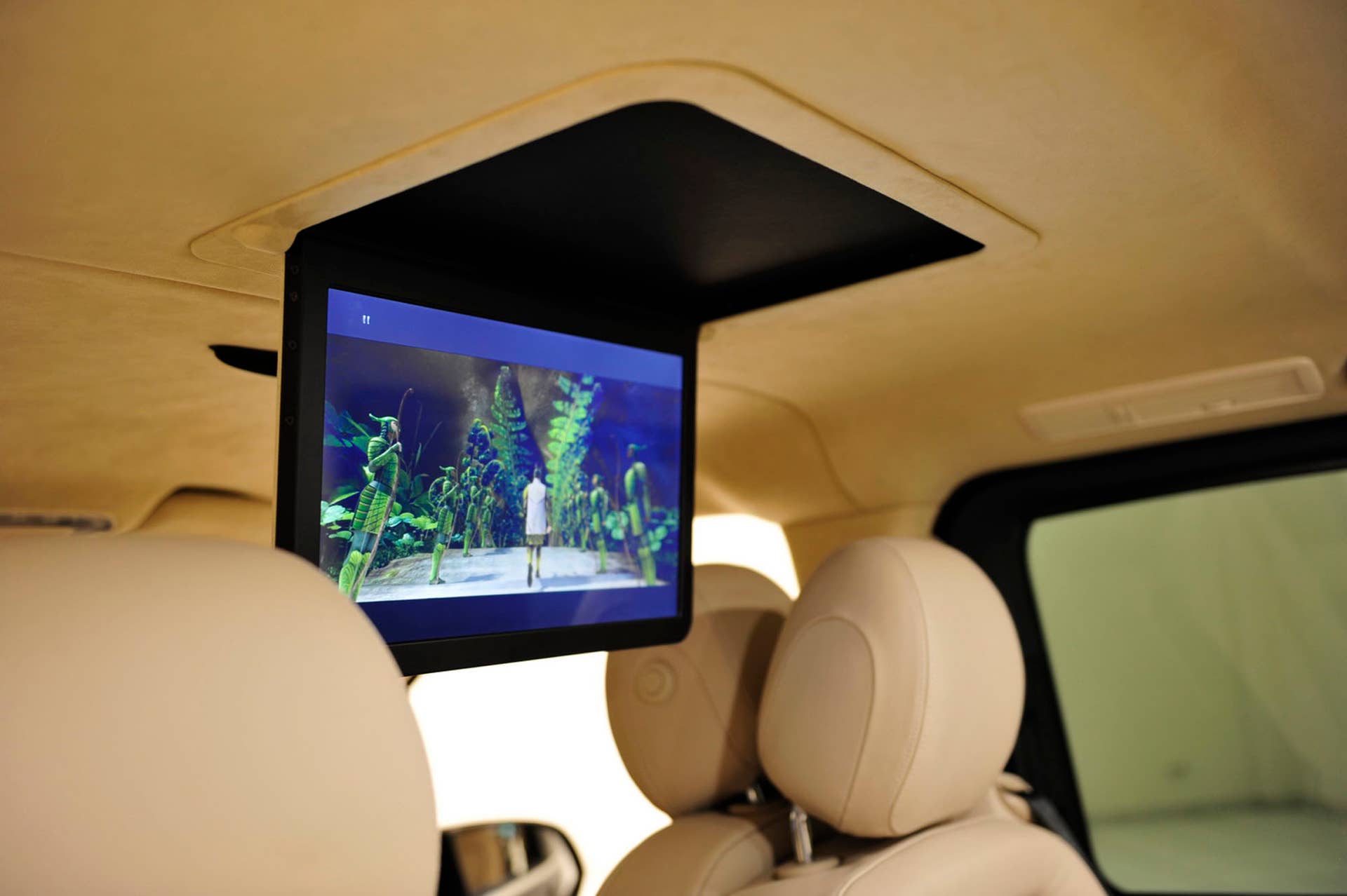 Brabus V-Class rear screen
