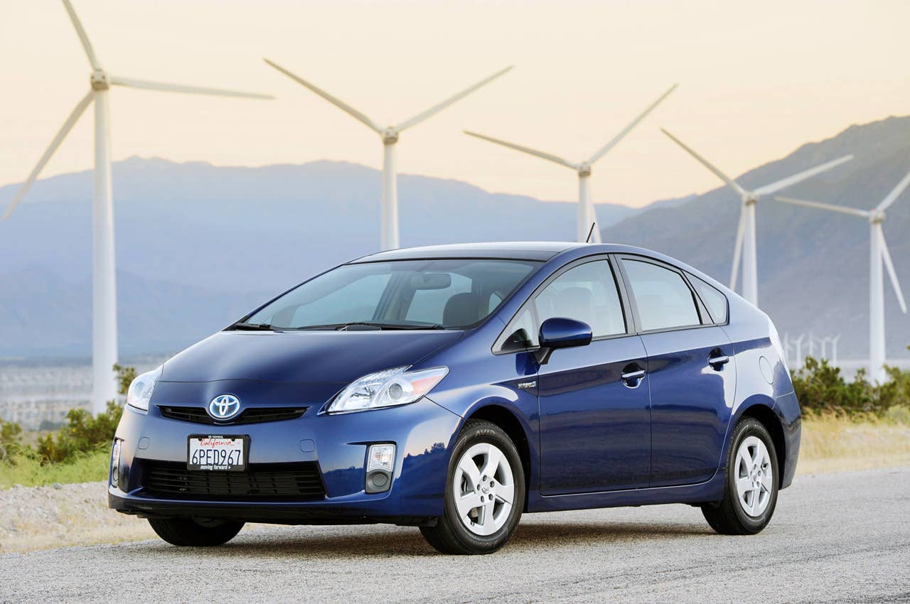 2011 Toyota Prius front 3/4 view
