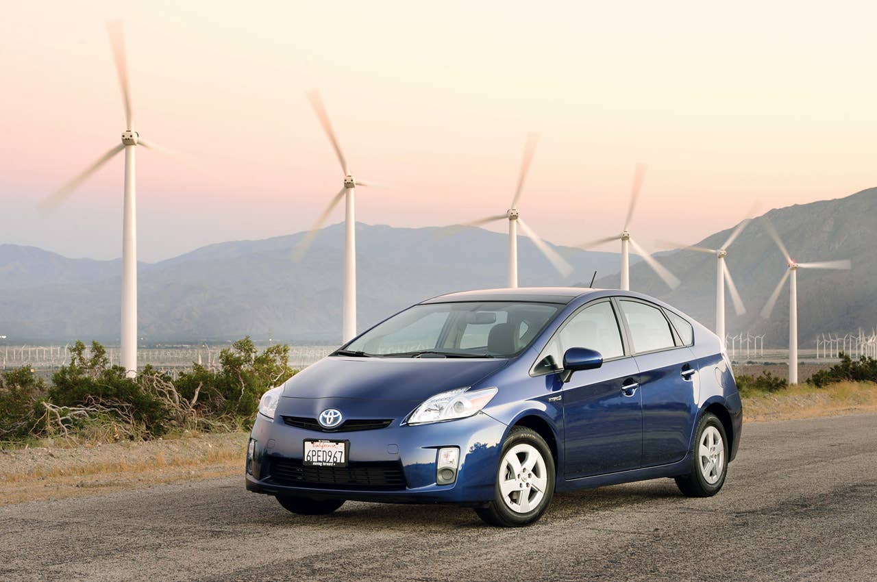 2011 Toyota Prius front 3/4 view