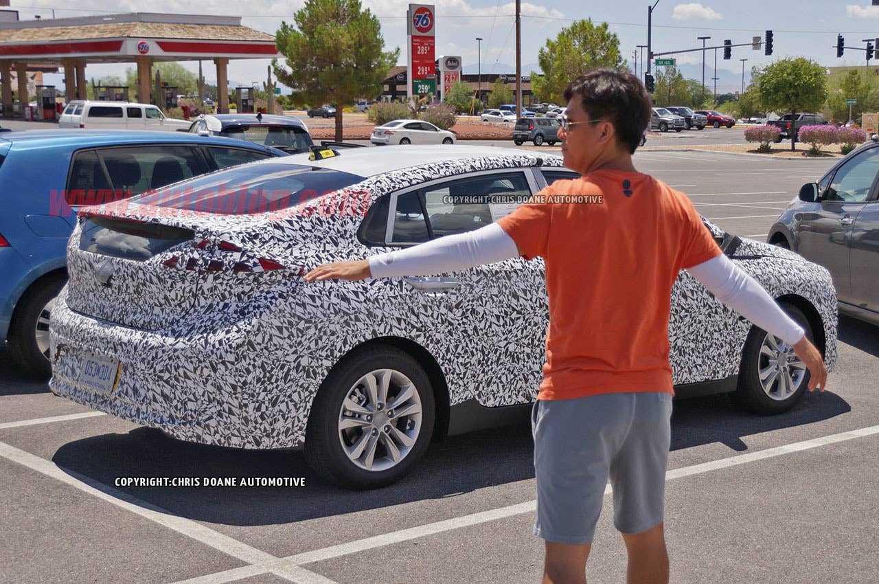 camouflaged hyundai prius-fighter spy shot rear