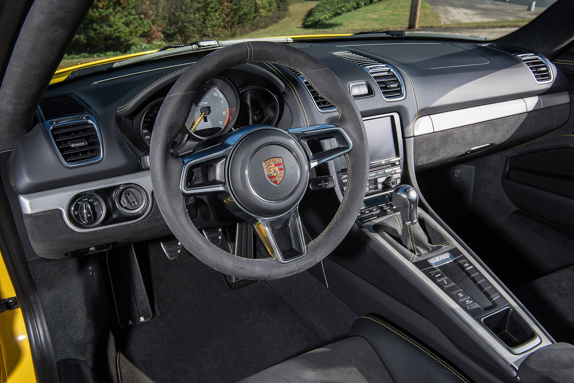2016 Porsche Cayman GT4 interior