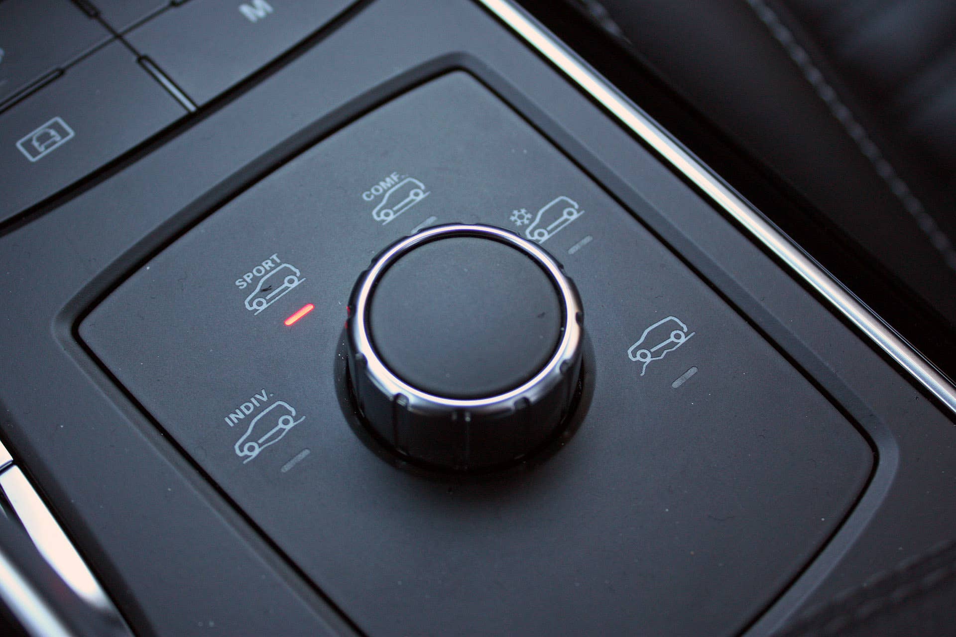 2017 Mercedes-Benz GLS-Class drive mode controls
