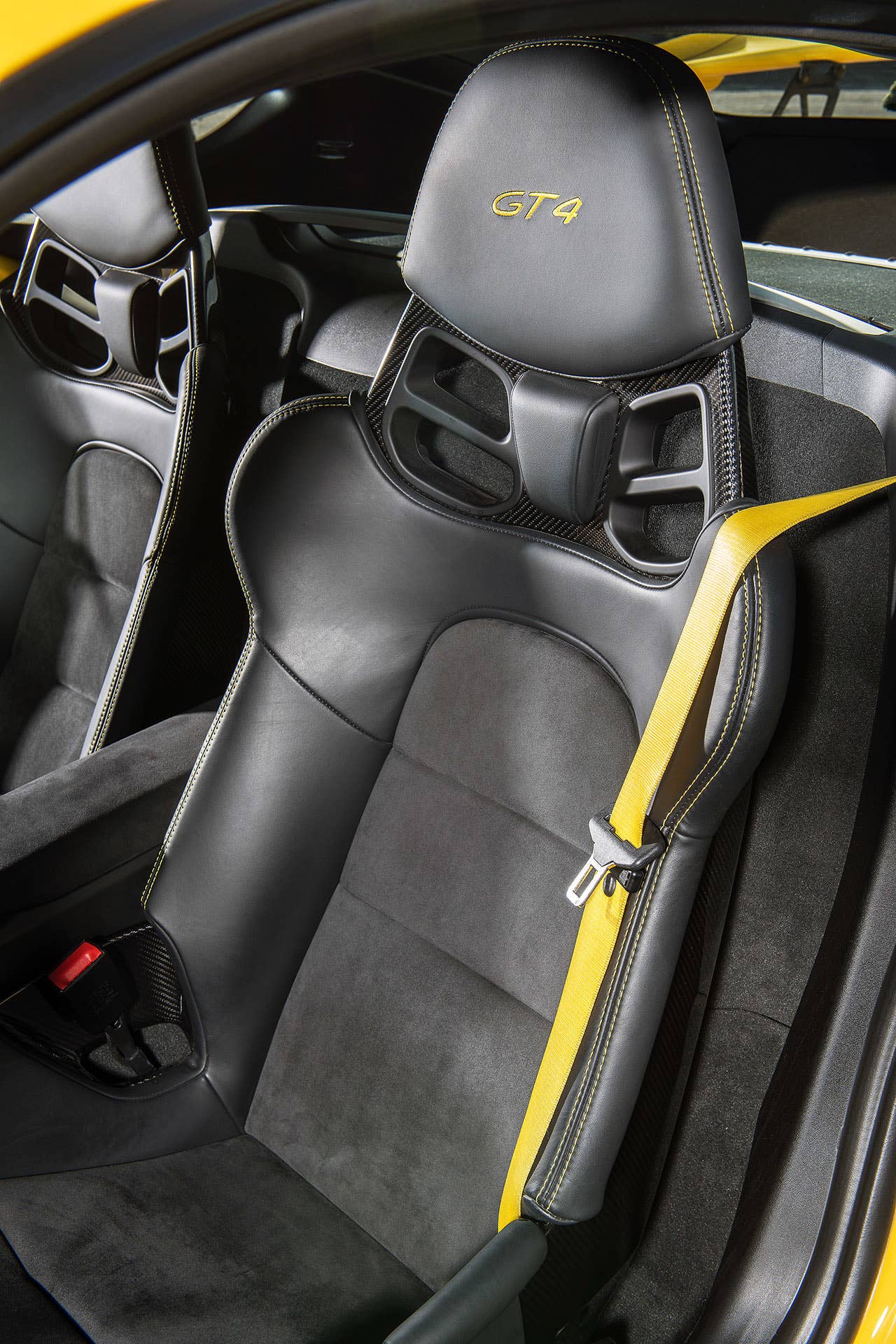 2016 Porsche Cayman GT4 seats