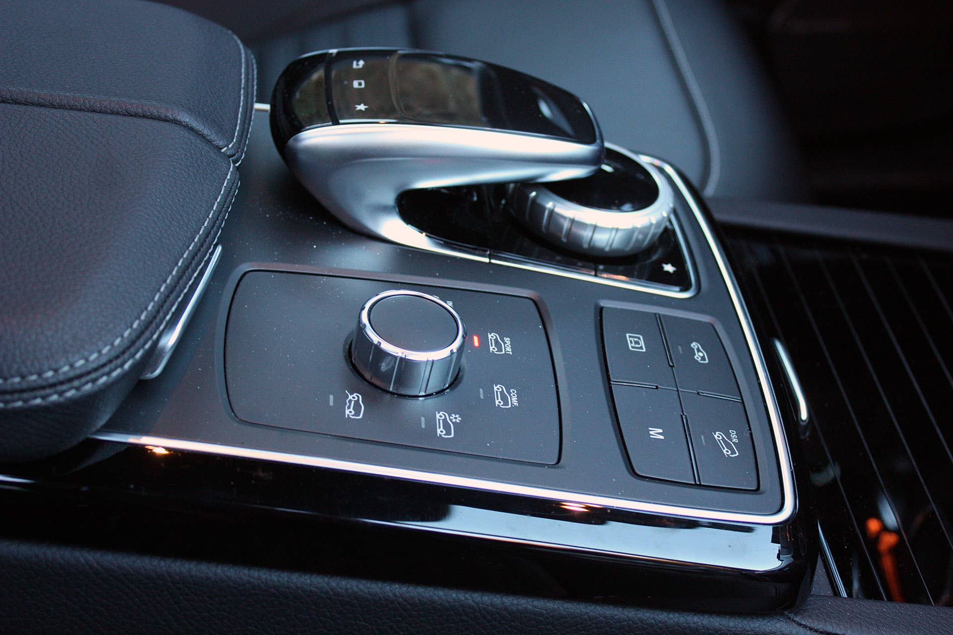 2017 Mercedes-Benz GLS-Class drive mode controls