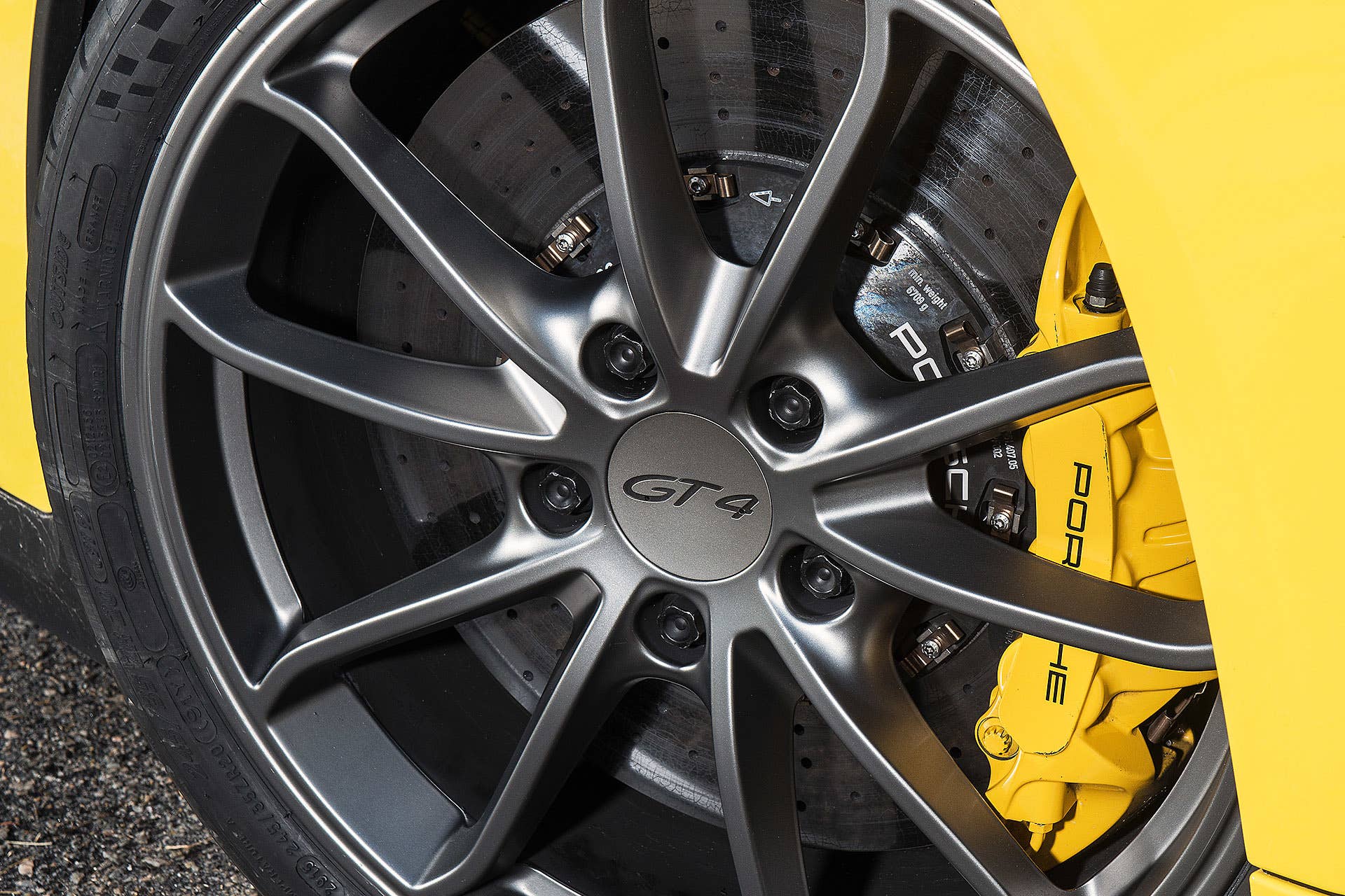 2016 Porsche Cayman GT4 wheel