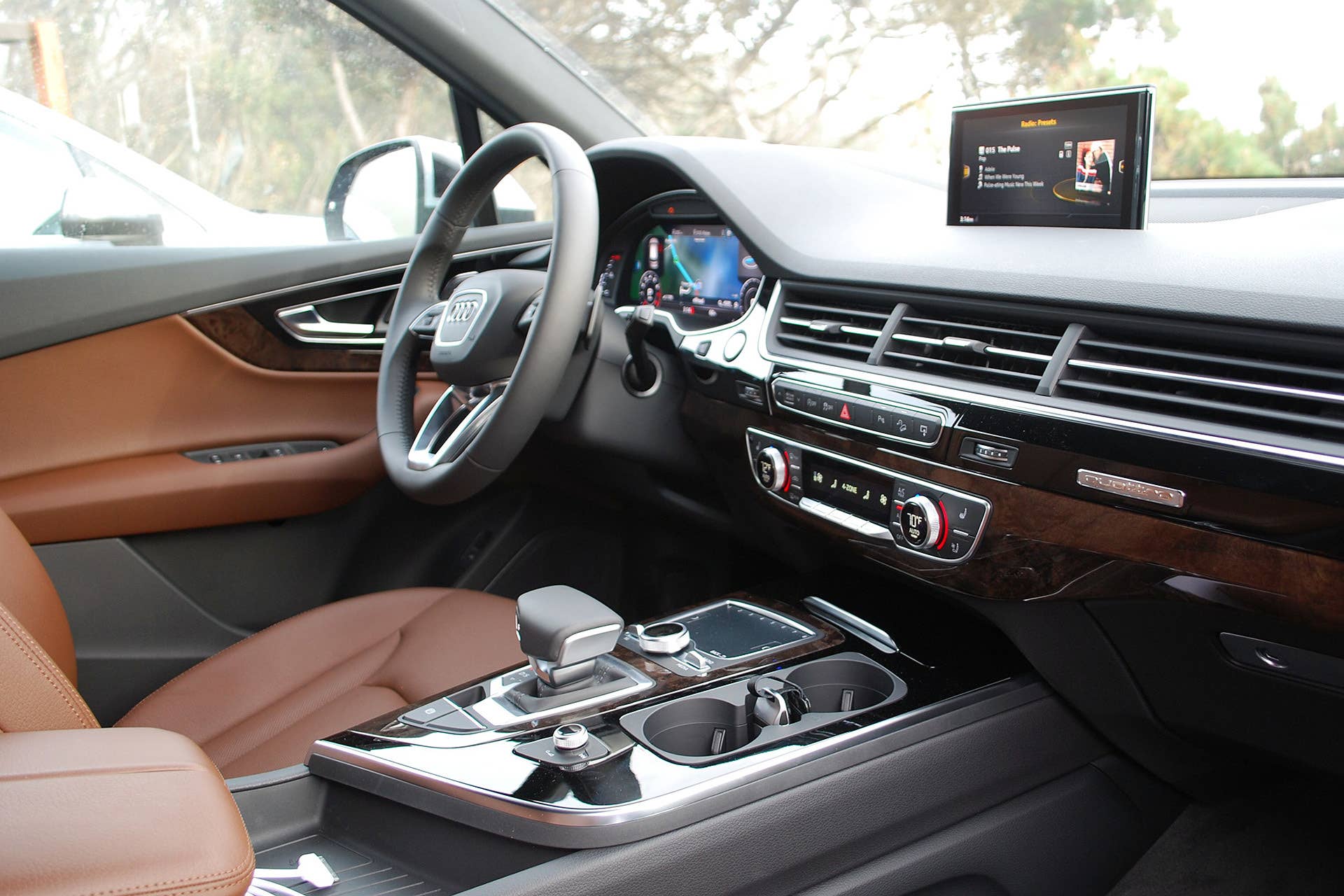 2017 Audi Q7 interior