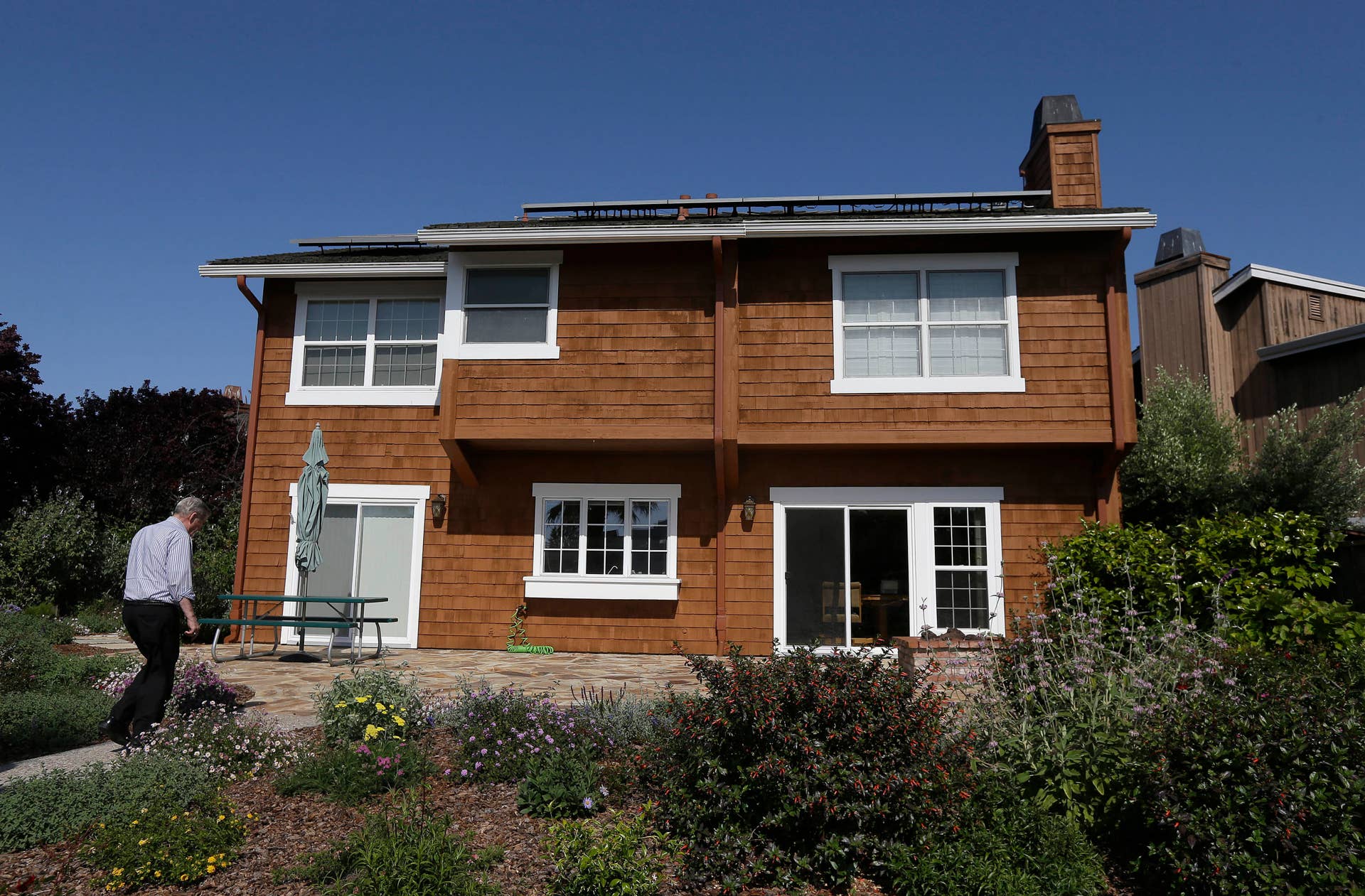 Solar panels on house with Tesla home battery.