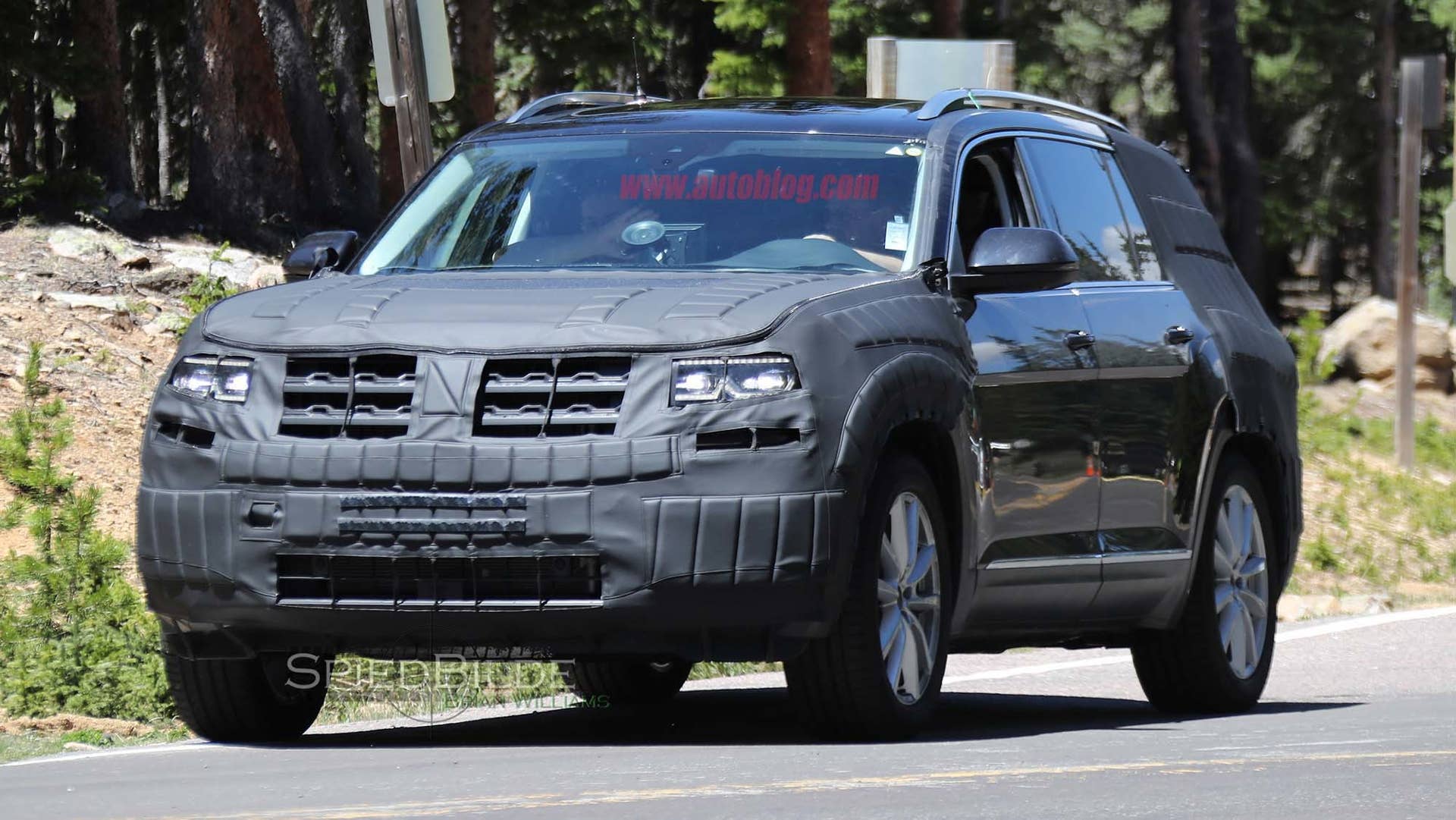 2017 Volkswagen 3-Row SUV front side