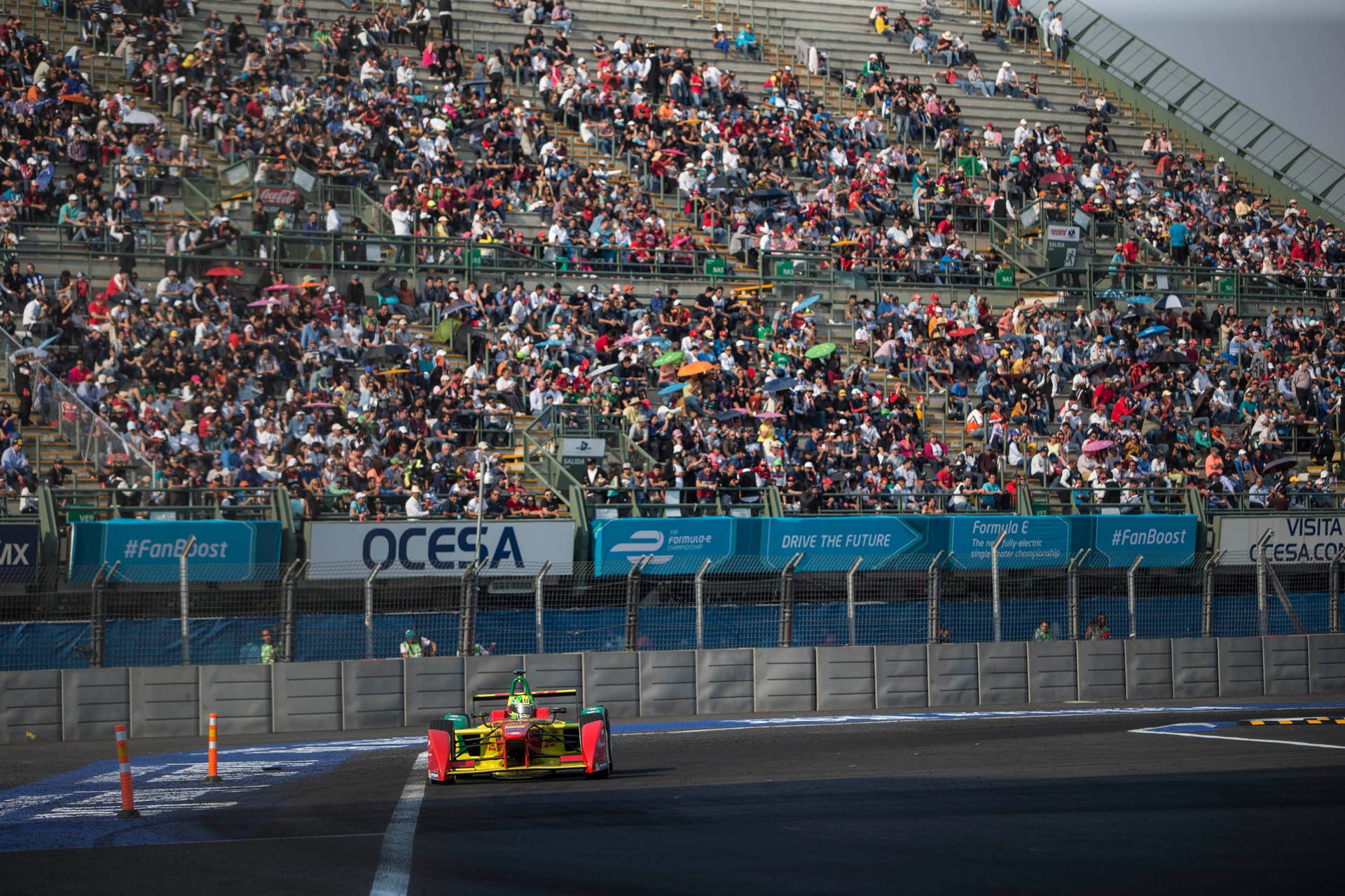 2016 Formula E Mexico City ePrix crowd action