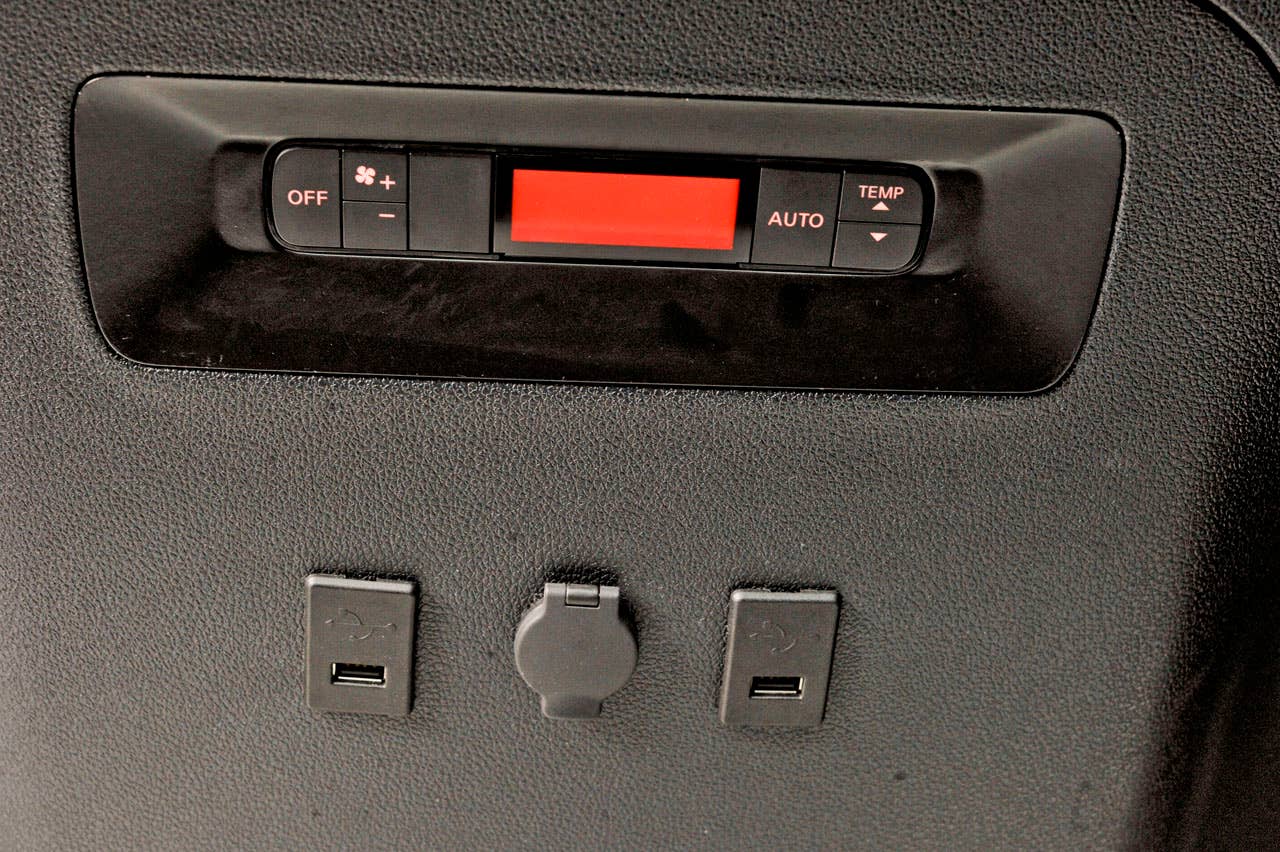 2014 Nissan NV200 Taxi  - USB Ports