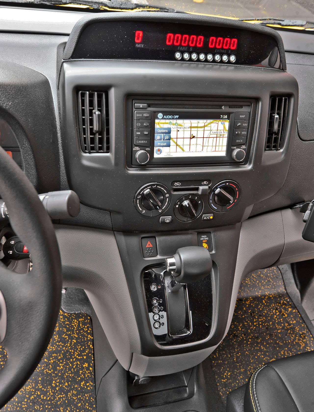 2014 Nissan NV200 Taxi  - Center Console