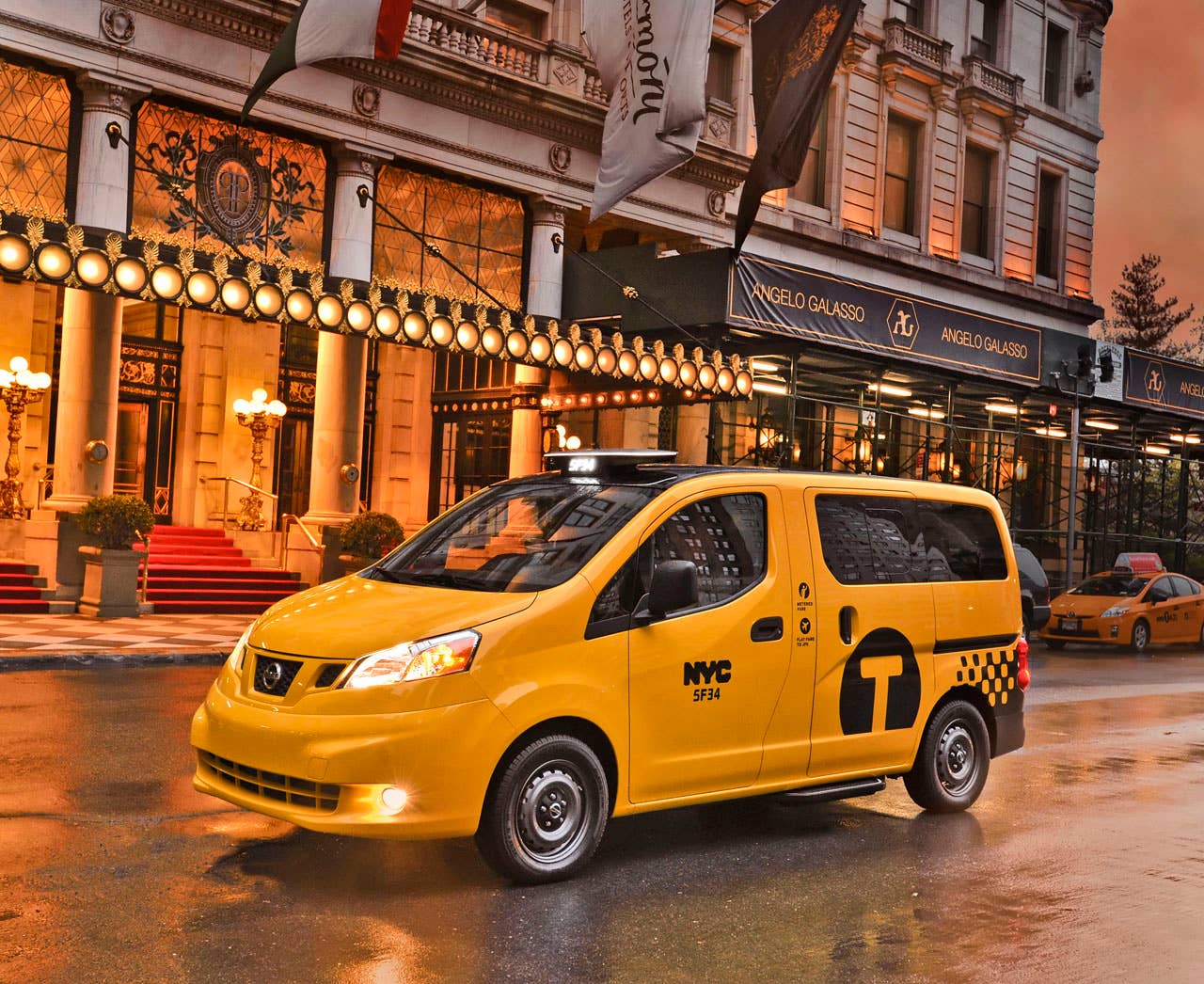 2014 Nissan NV200 Taxi - Plaza