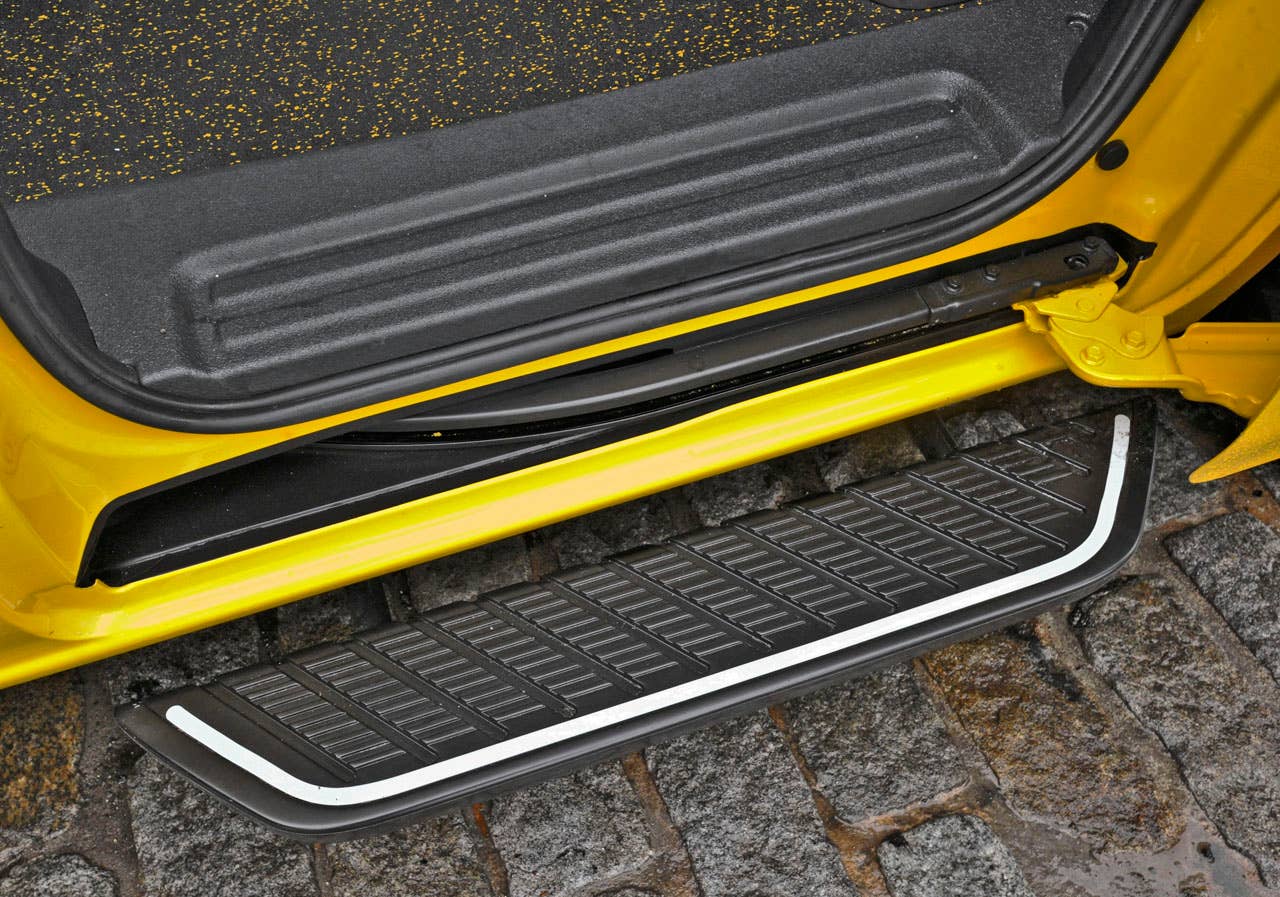 2014 Nissan NV200 Taxi  - Entry Step