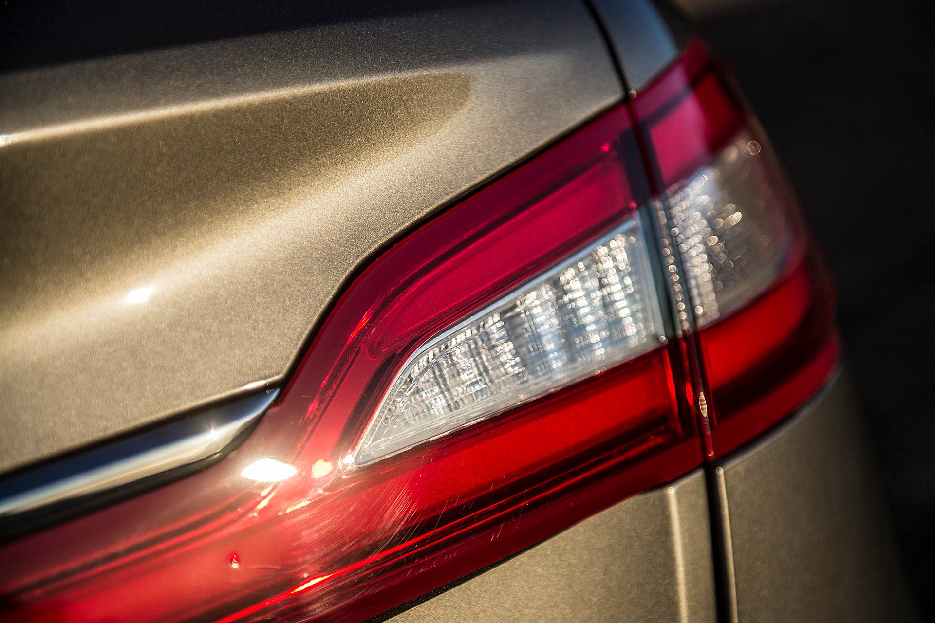 2016 Lincoln MKX taillight