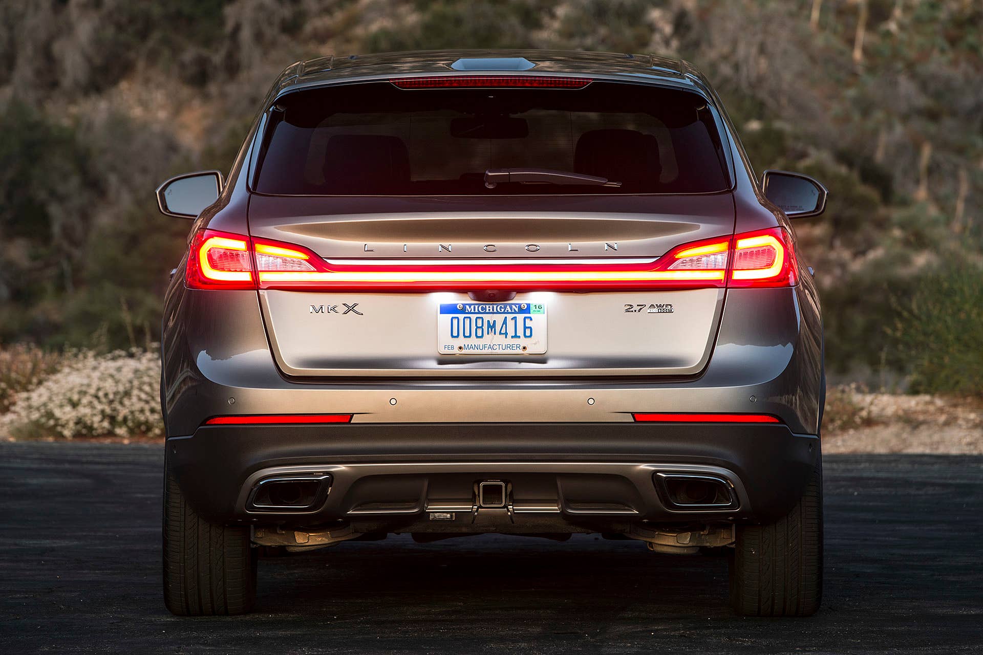 2016 Lincoln MKX rear view