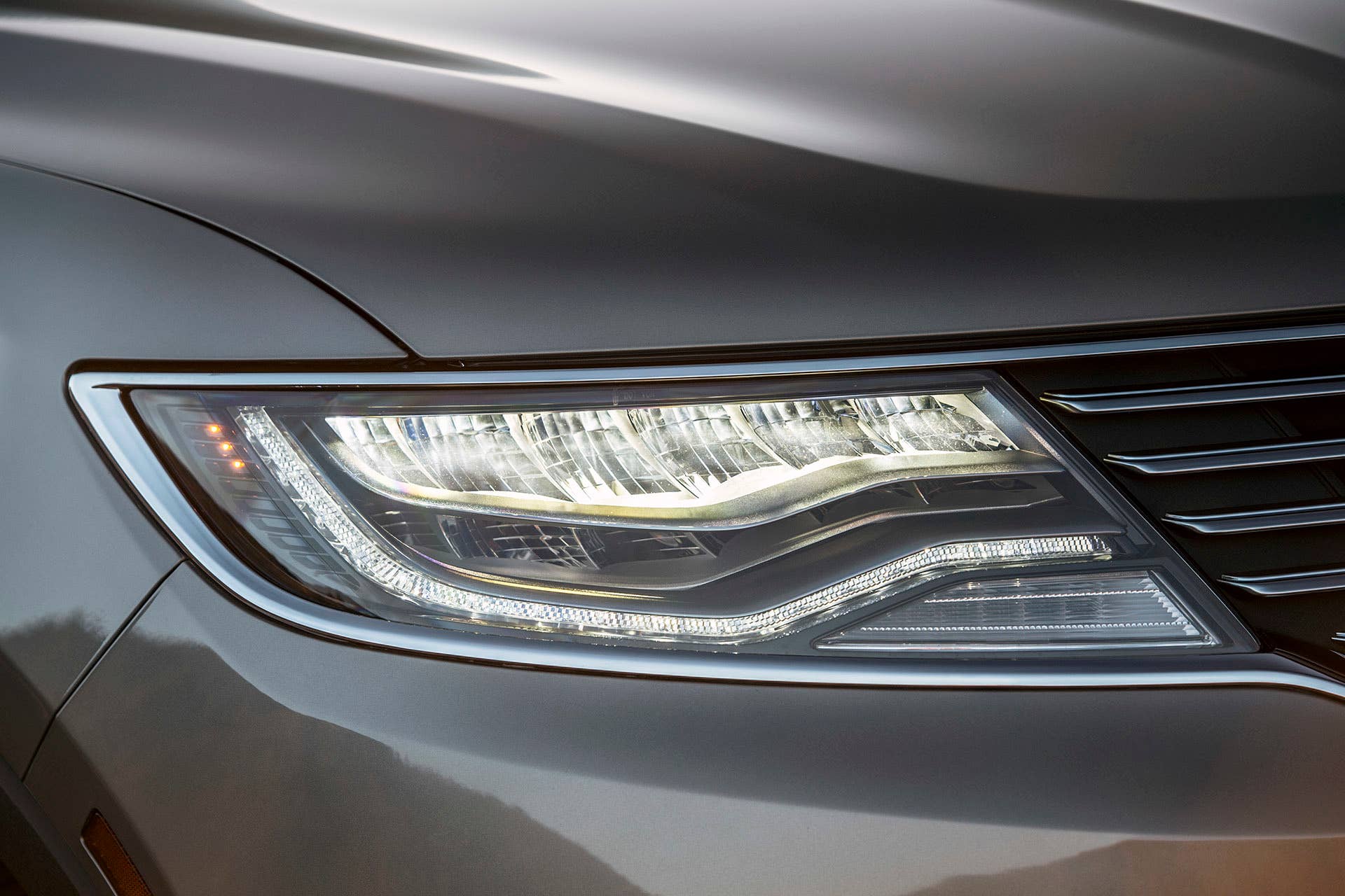 2016 Lincoln MKX headlight