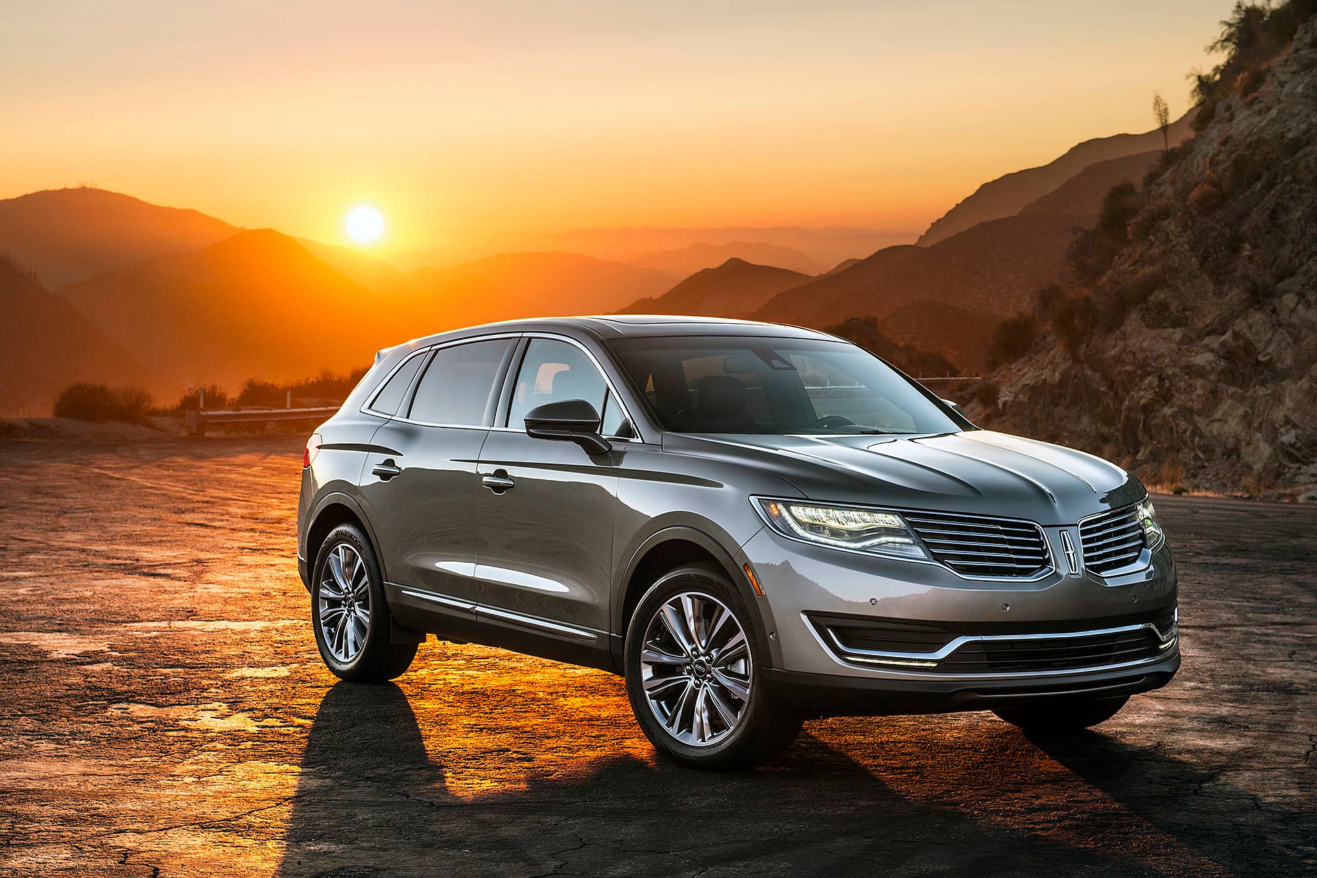 2016 Lincoln MKX front 3/4 view