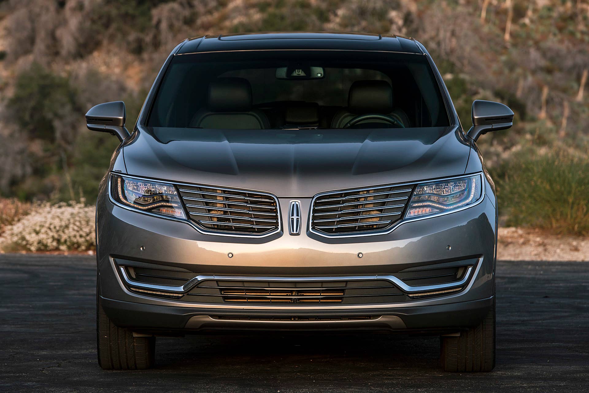 2016 Lincoln MKX front view