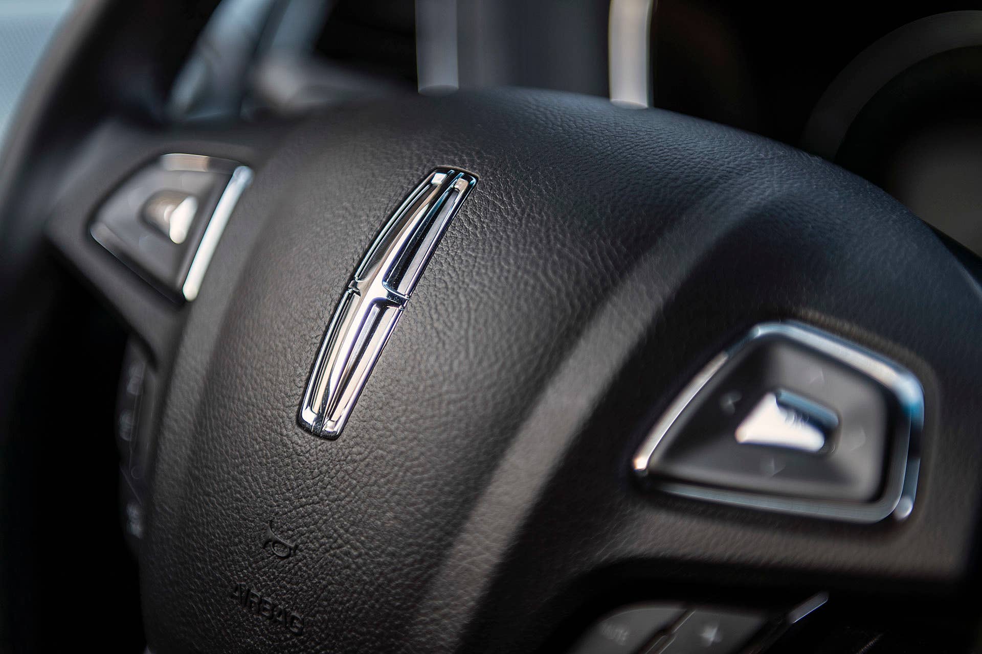 2016 Lincoln MKX steering wheel