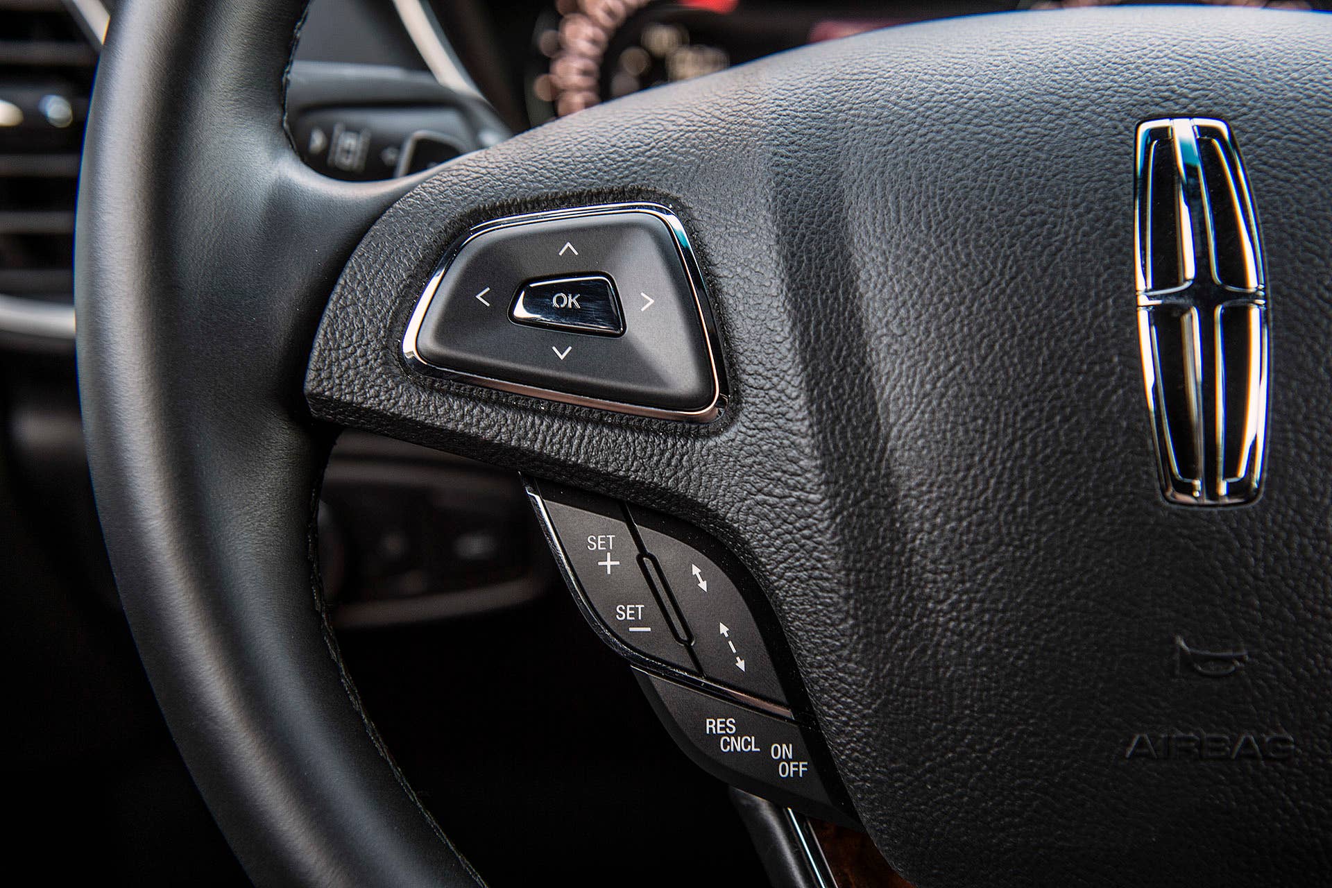 2016 Lincoln MKX steering wheel controls