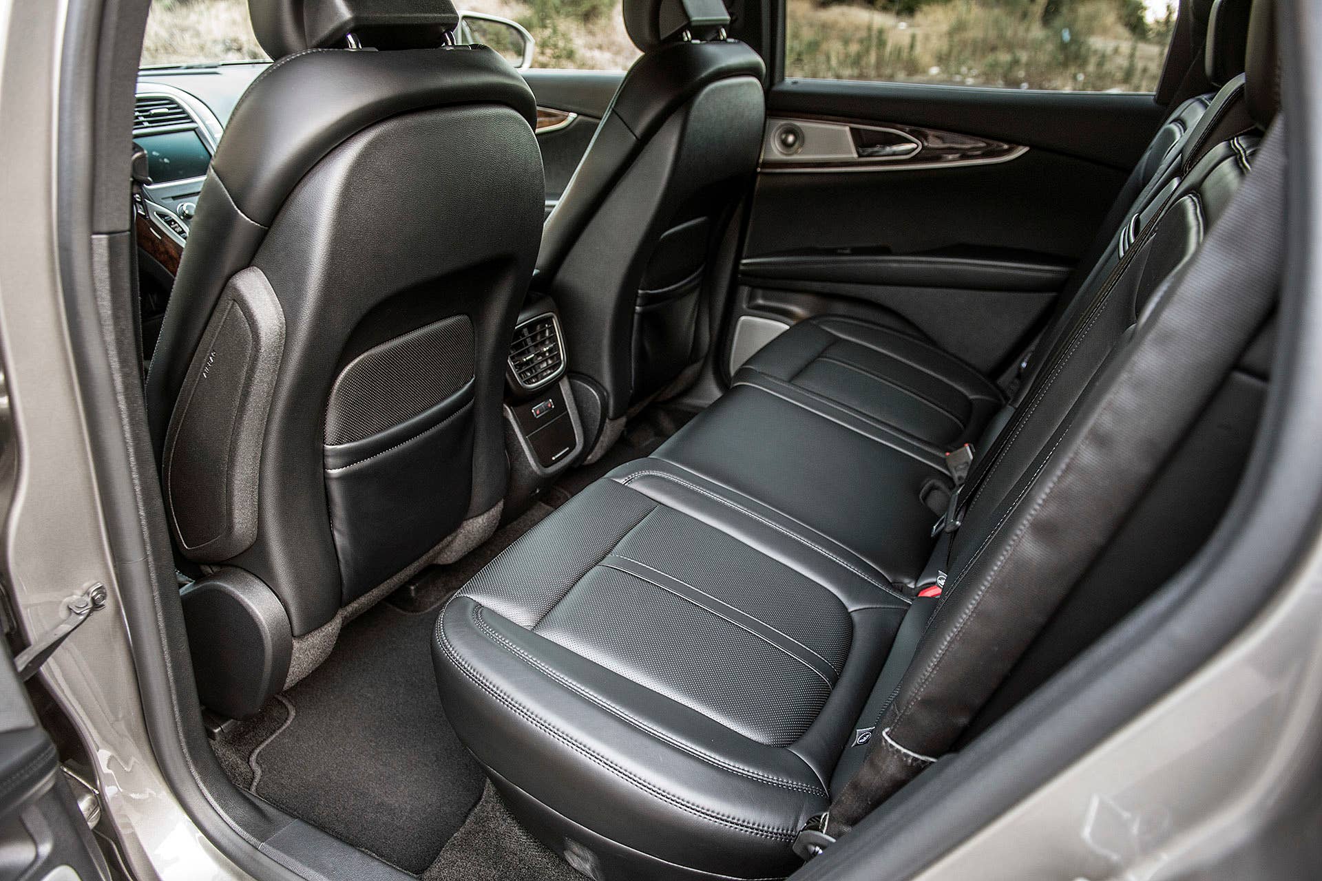 2016 Lincoln MKX rear seats