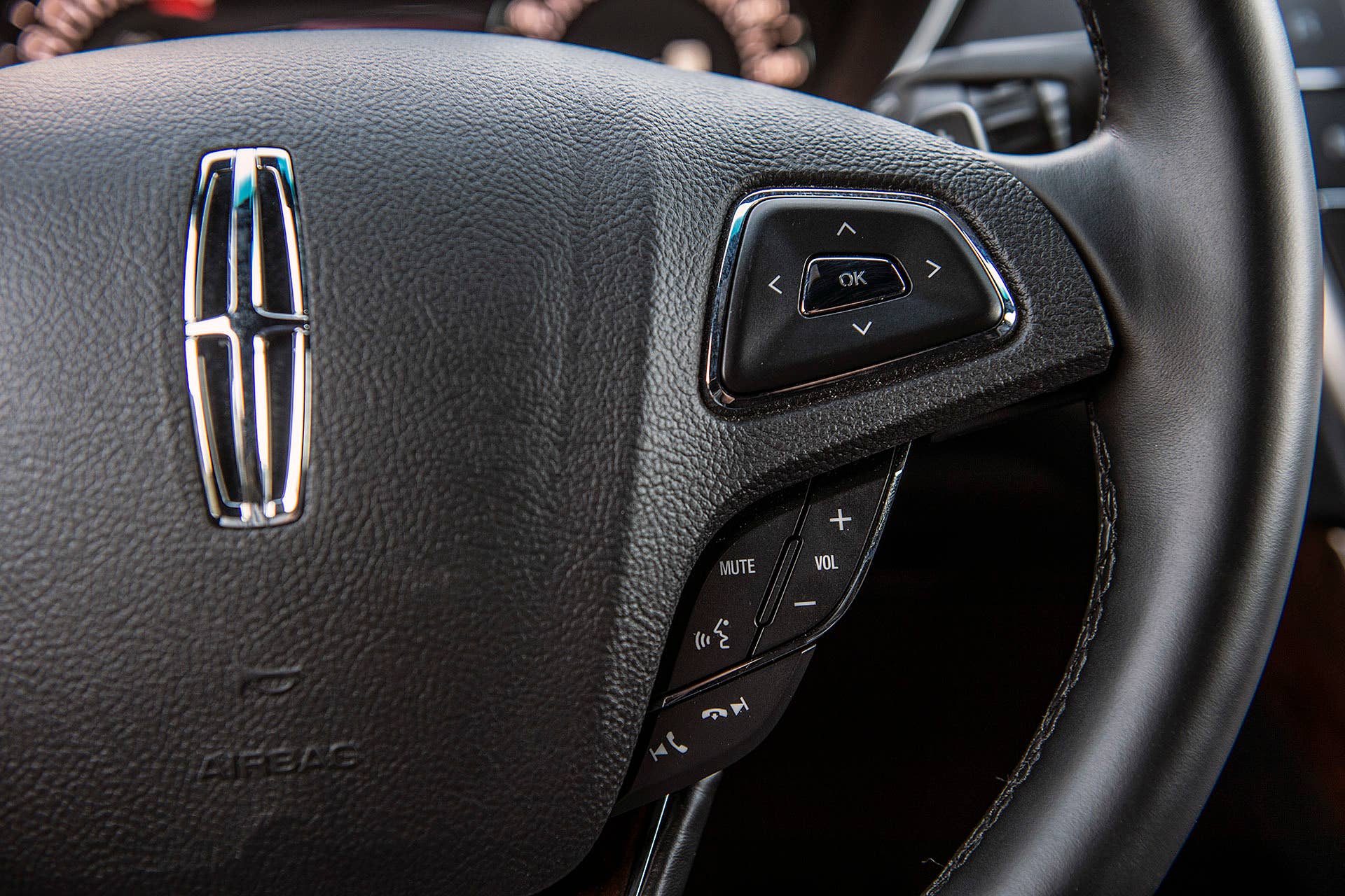 2016 Lincoln MKX steering wheel controls