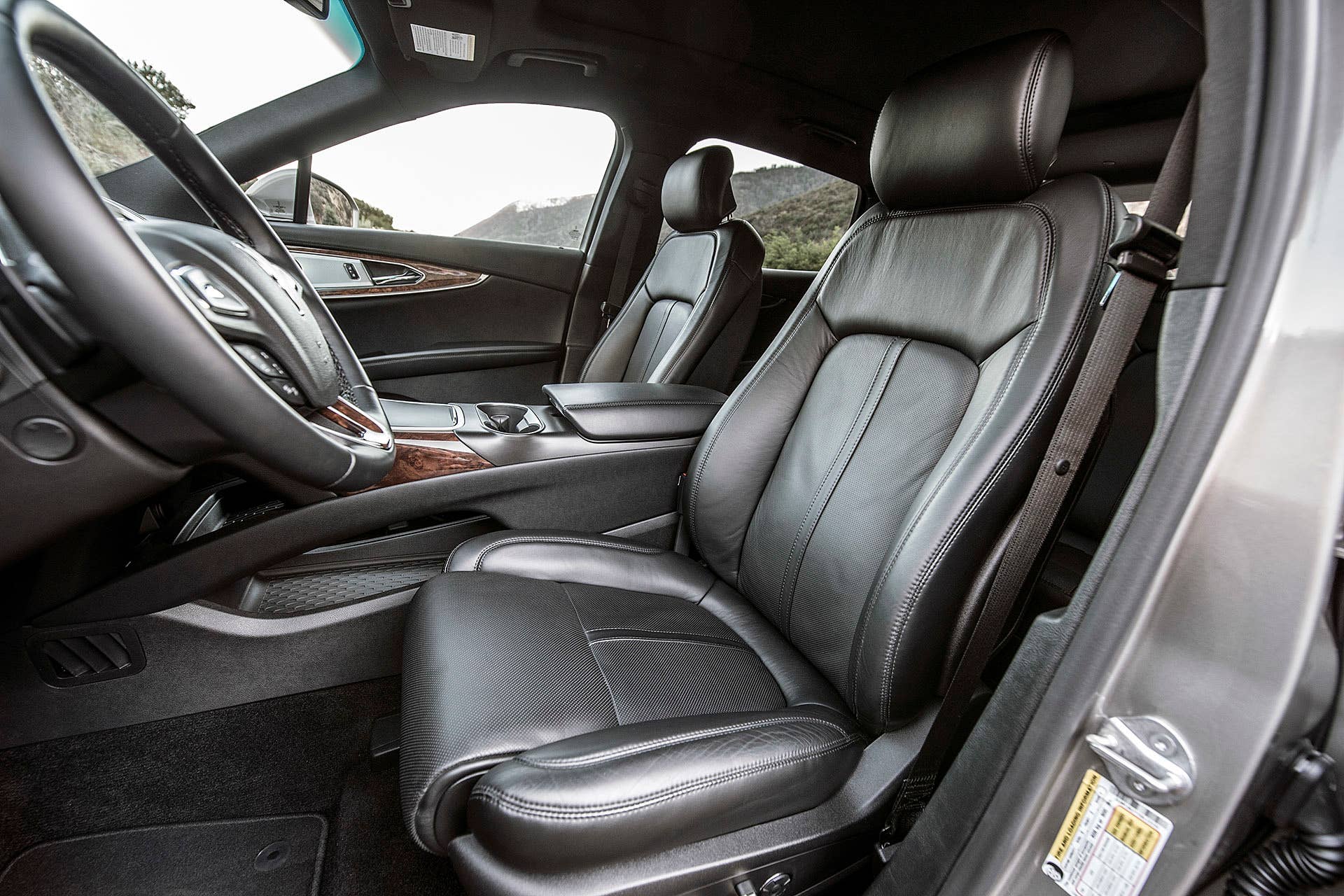 2016 Lincoln MKX front seats