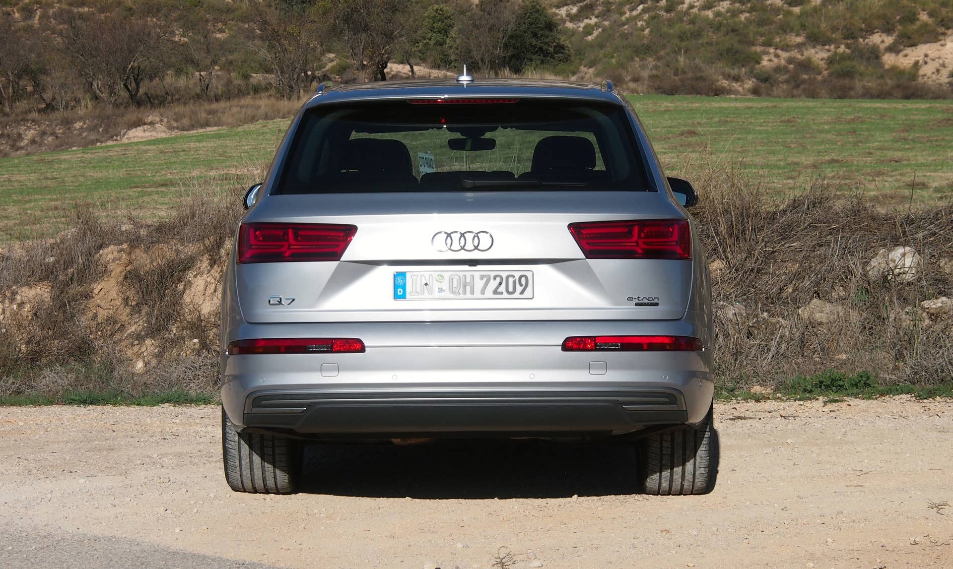 Audi Q7 E-Tron 3.0 TDI Quattro rear profile
