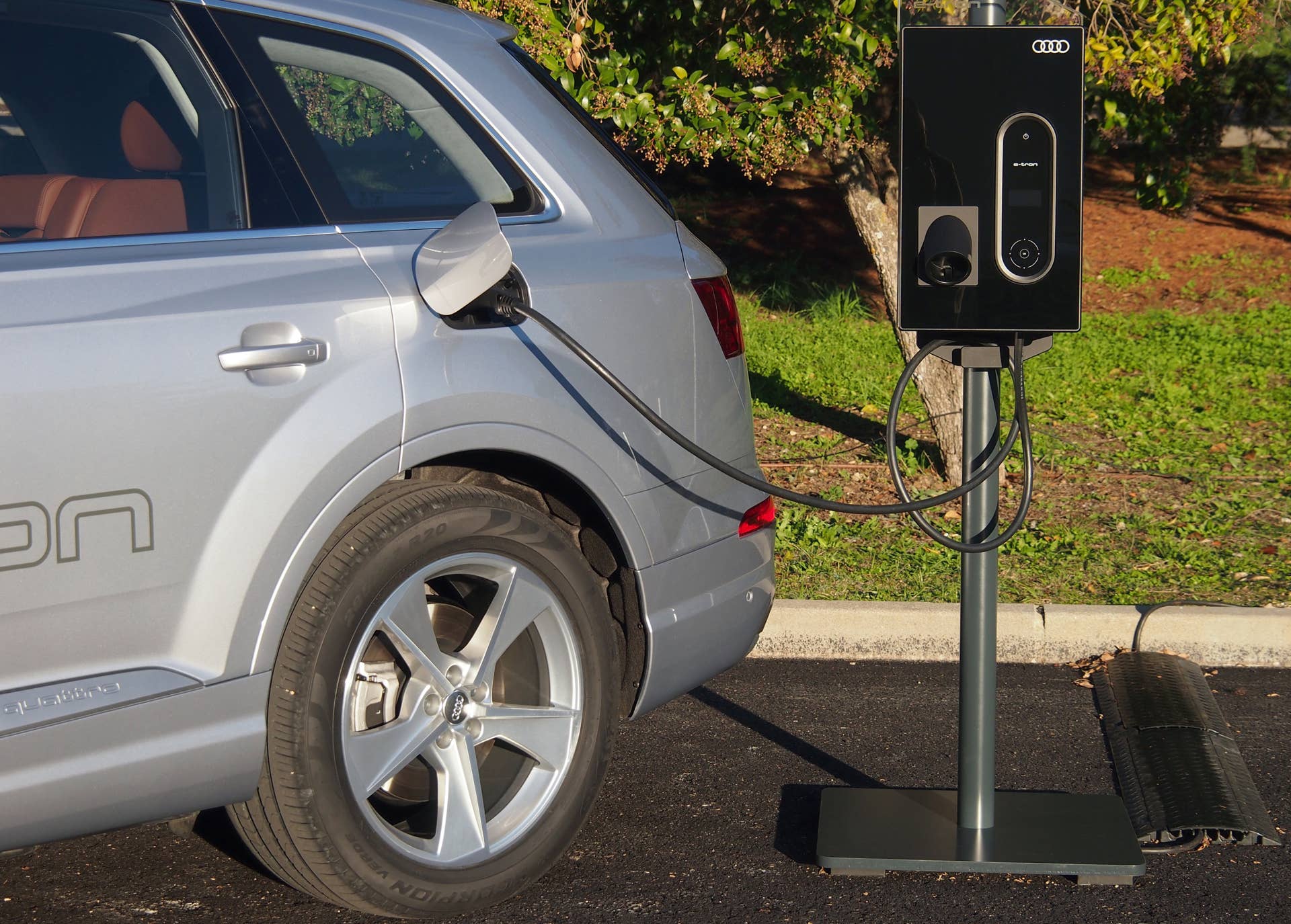 Audi EV charging pole with Q7 E-Tron