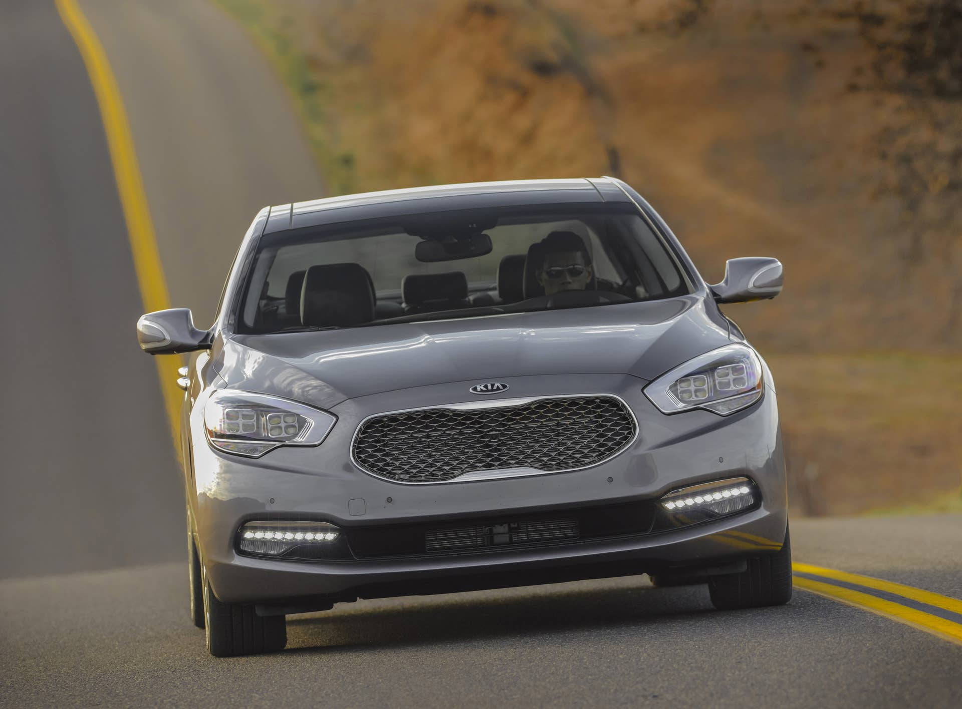 2016 Kia K900 front motion