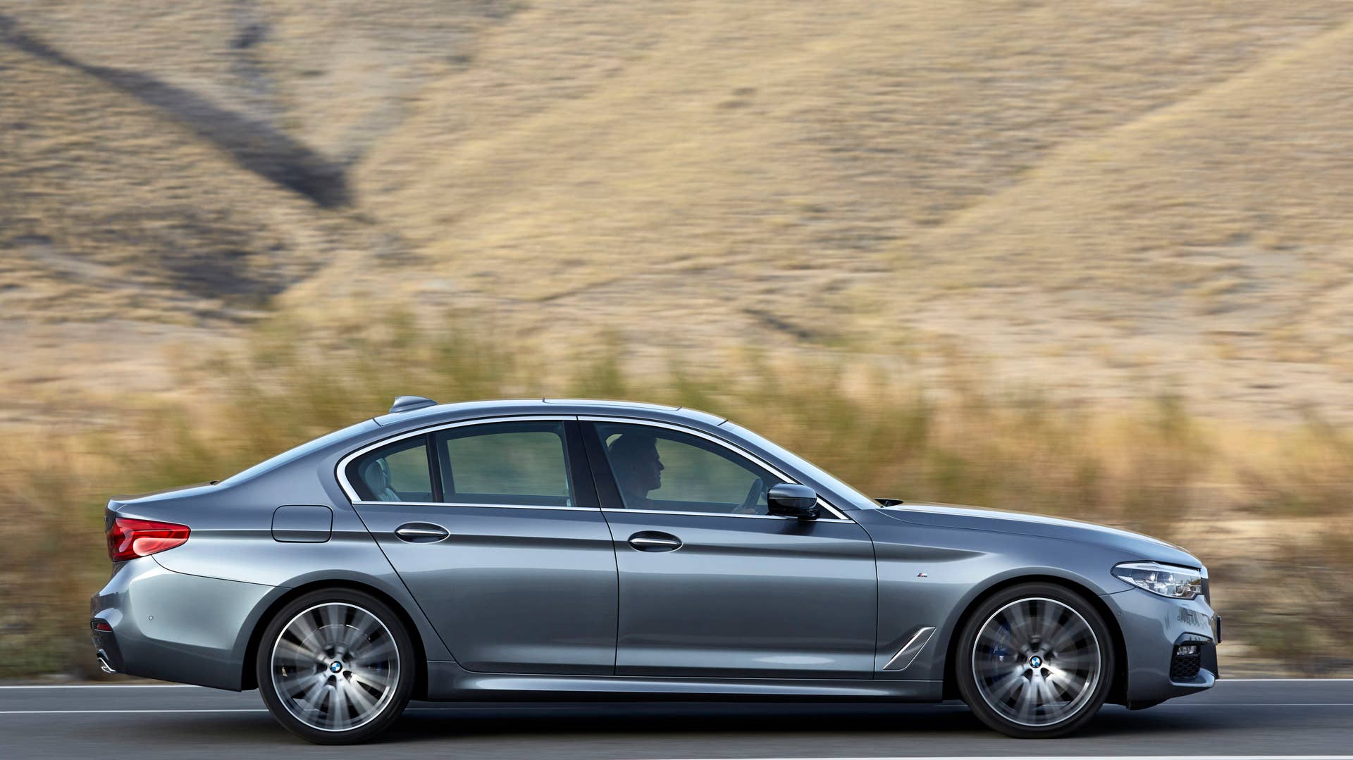 2017 BMW 5 Series profile