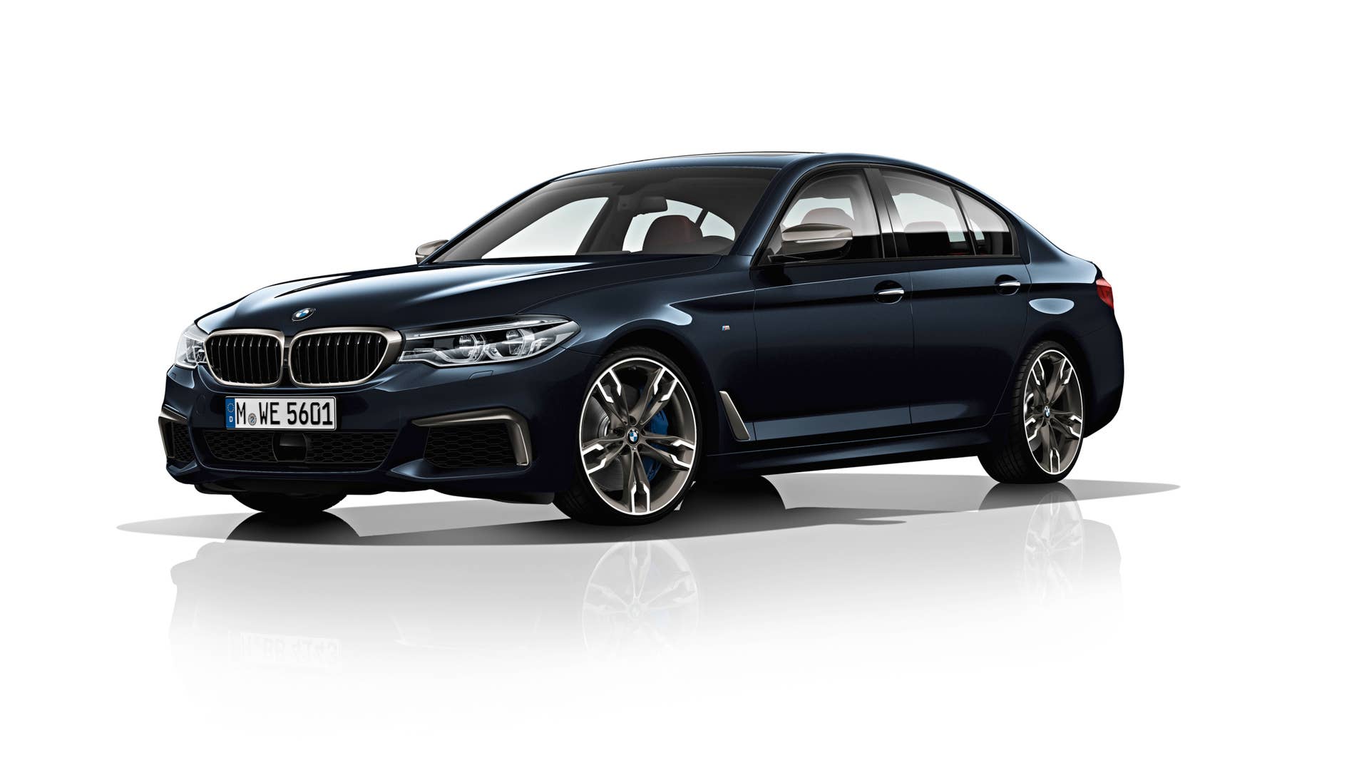 2017 BMW 5 Series front 3/4 3